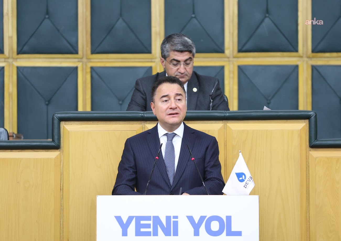 Yeni Yol Grup Toplantısı... Ali Babacan'dan iktidara 'kumar' tepkisi: Yasa dışı olana savaş açıyorsunuz da yasal görünümlü bu bataklığa neden sessiz kalıyorsunuz?