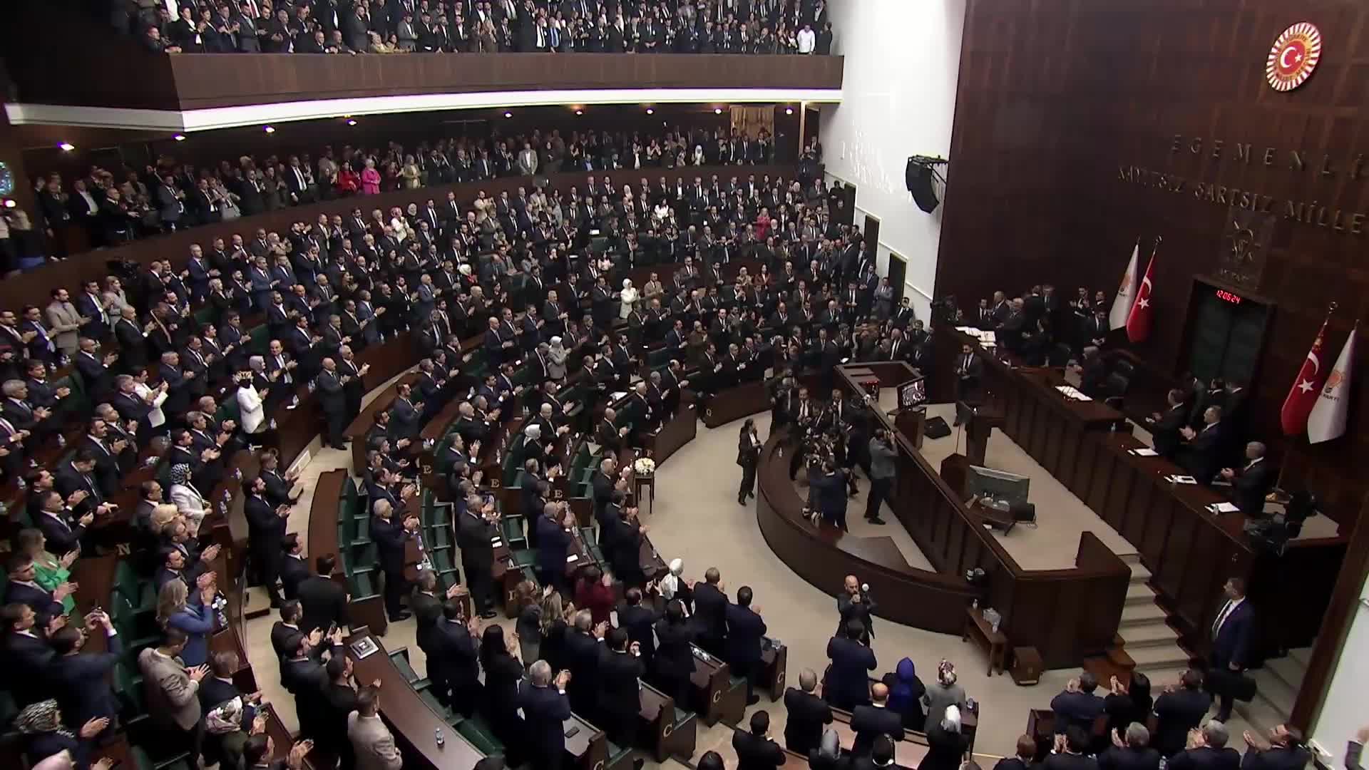 AK Parti grup toplantısı... Cumhurbaşkanı Erdoğan: Komisyon çatısı altında ilgili bütün tarafların dinlenmesini çok kıymetli buluyoruz