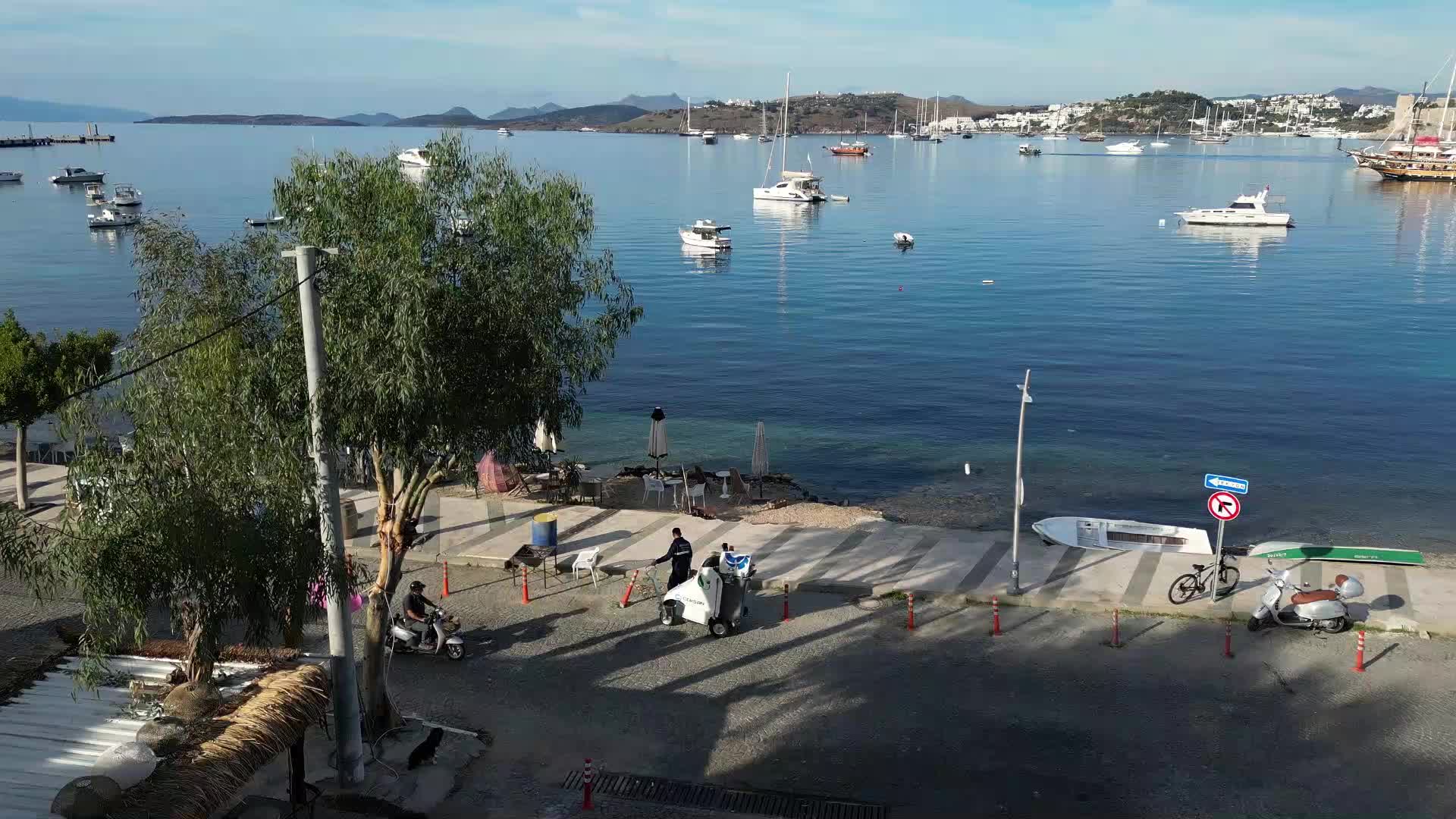 Yeni nesil elektrikli yol süpürme araçları Bodrum sokaklarında çalışmalara başladı