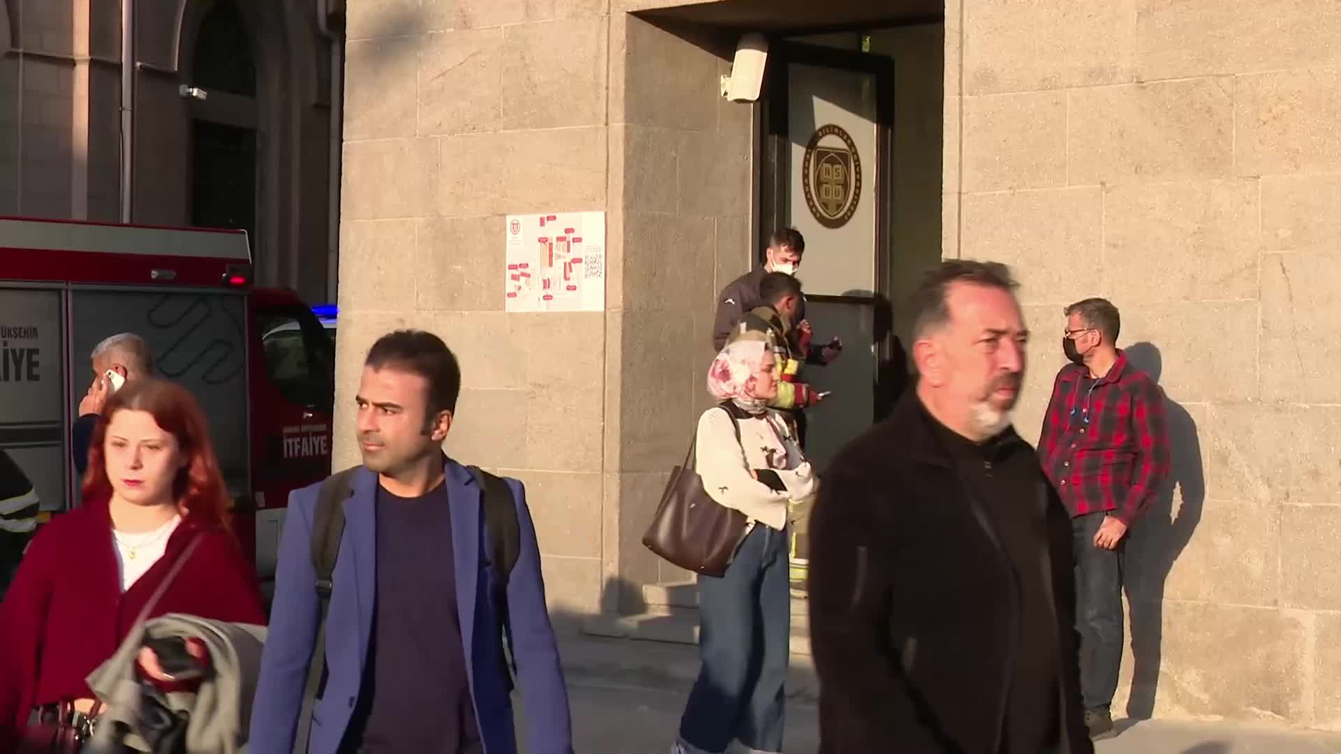 ASBÜ'de yoğun duman paniği... Üniversite: Yangın söndürme sisteminde teknik arıza yaşandı, aerosol salımı gerçekleşti