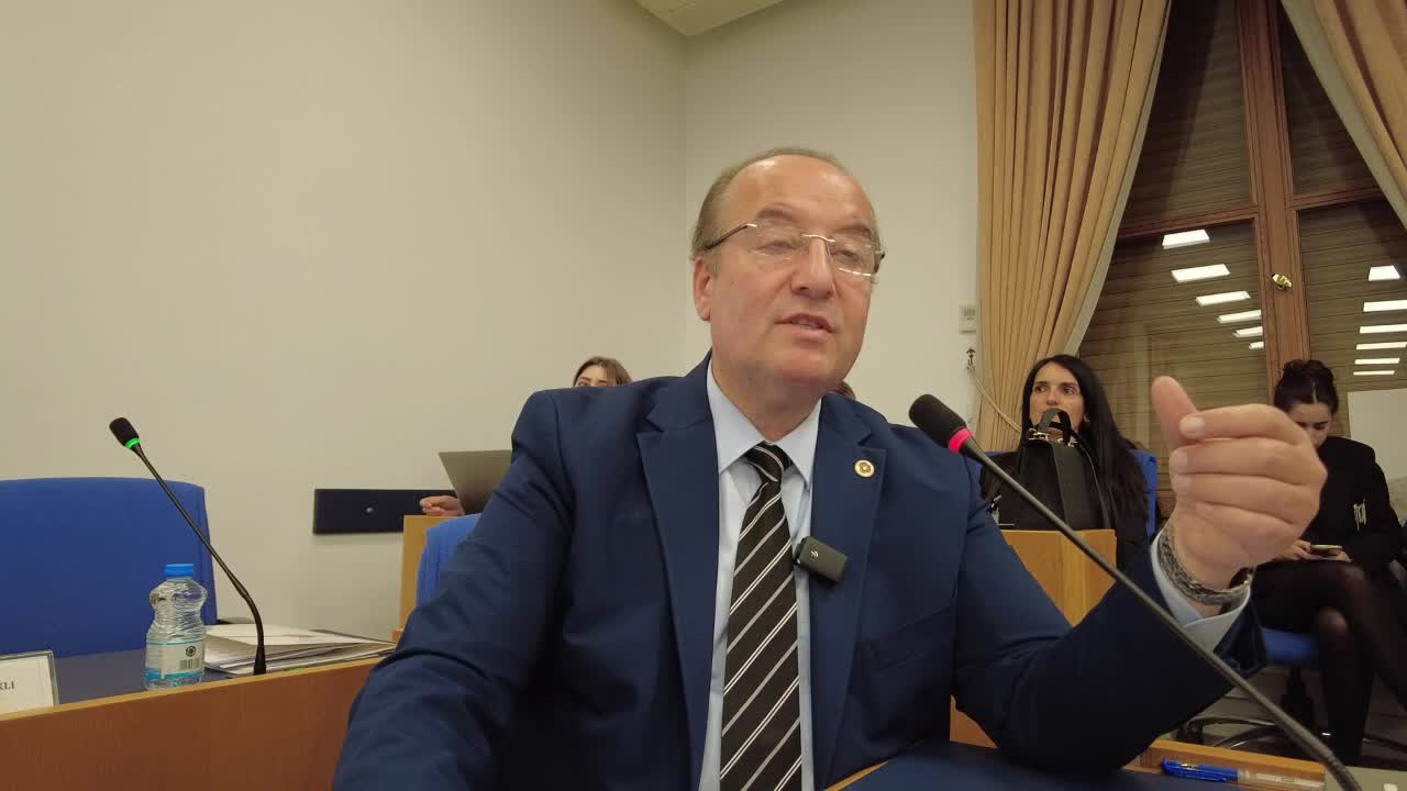 2026 yılı bütçesi Plan ve Bütçe Komisyonu'nda... CHP'li Ocaklı ile Bakan Bolat arasında "İsrail ile ticaret" tartışması