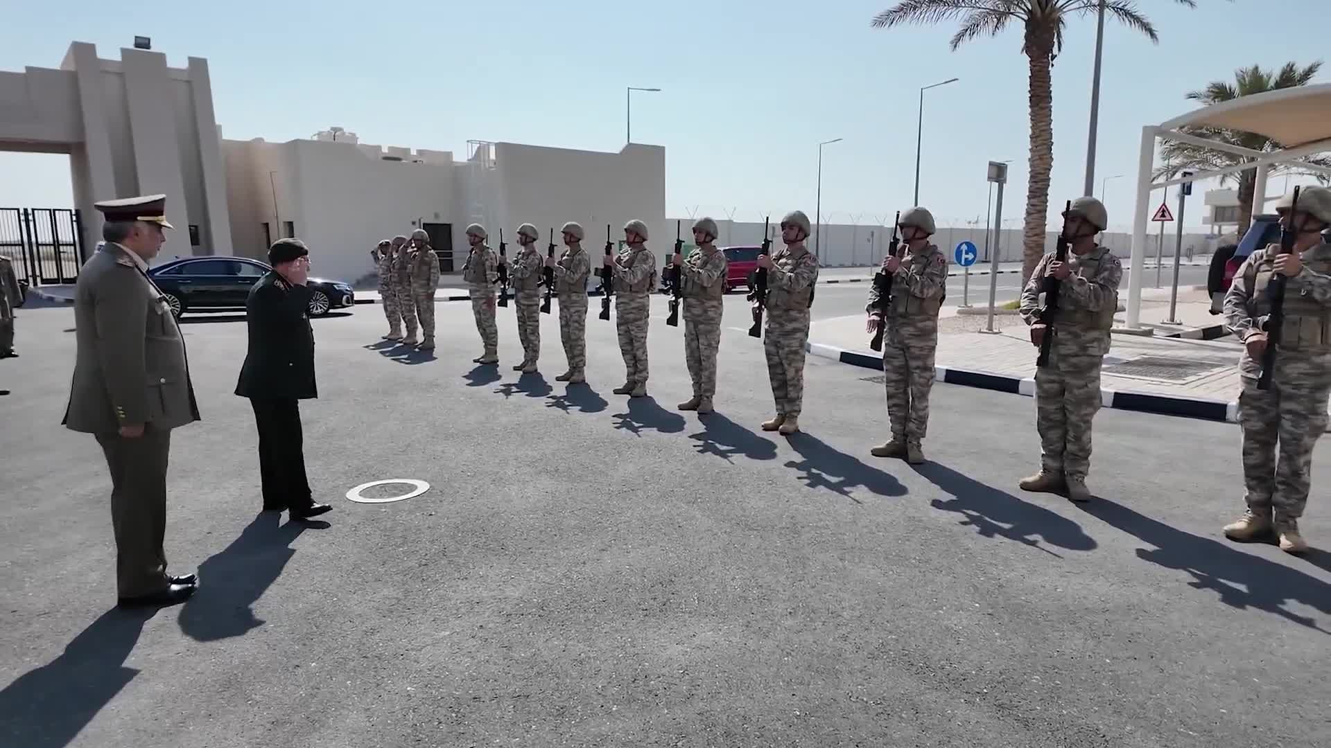 Genelkurmay Başkanı Orgeneral Bayraktaroğlu, Katar Türk Birleşik Müşterek Kuvvet Komutanlığı'nı ziyaret etti