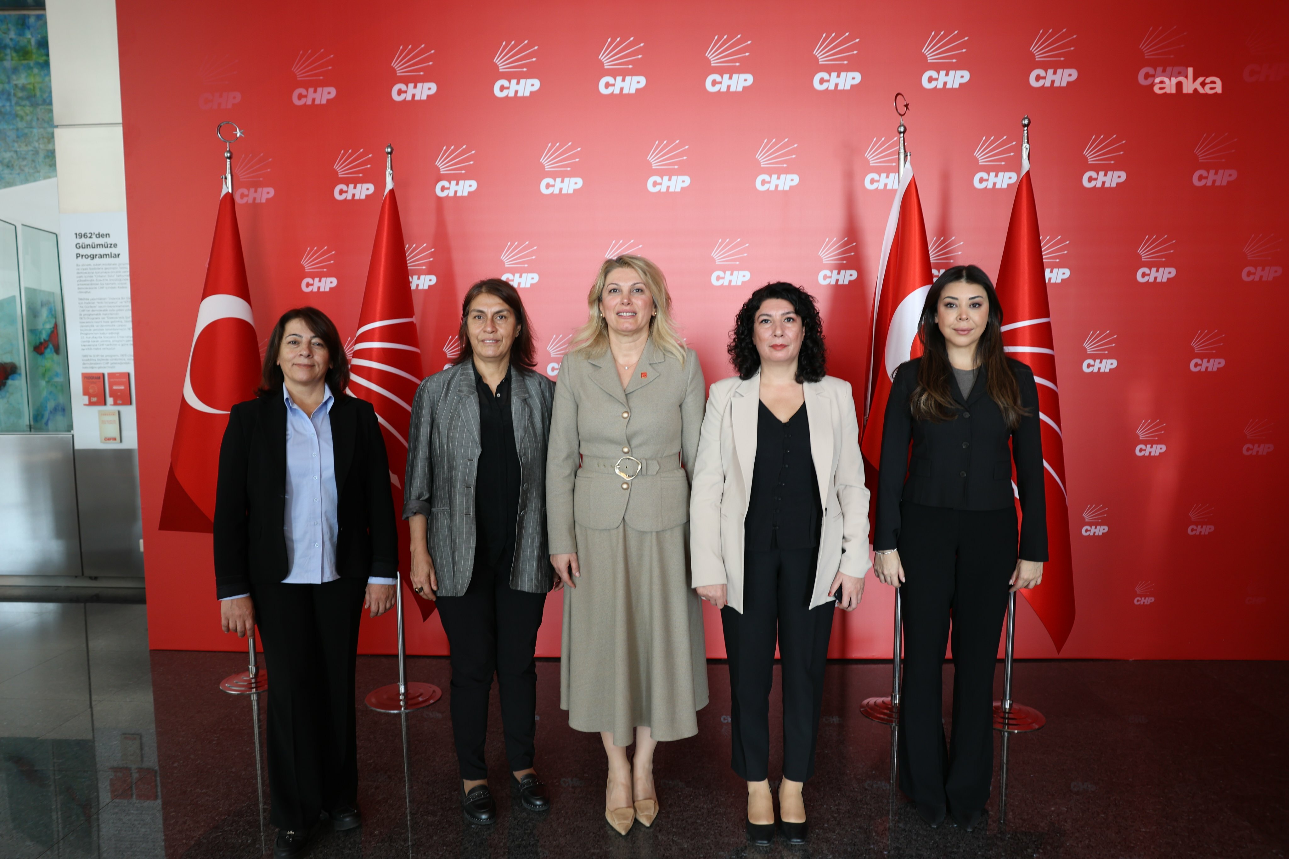DEM Parti Kadın Meclisi'nden CHP ve DEVA'ya ziyaret