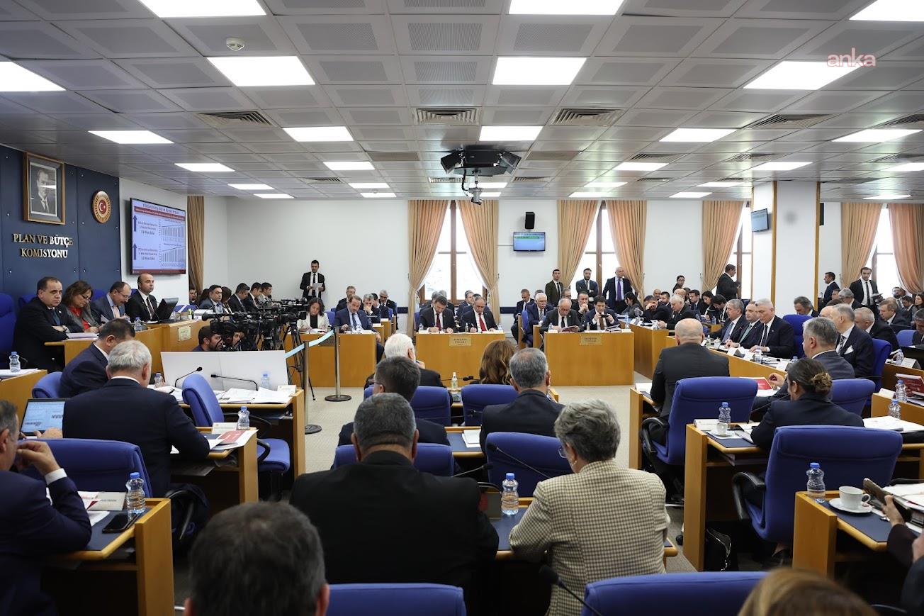 2026 yılı bütçesi Plan ve Bütçe Komisyonu'nda "250 bin dolar" tartışması... CHP'li Ağbaba: Bırakın 250 bin doları, bir dolar rüşvet alan alçaktır