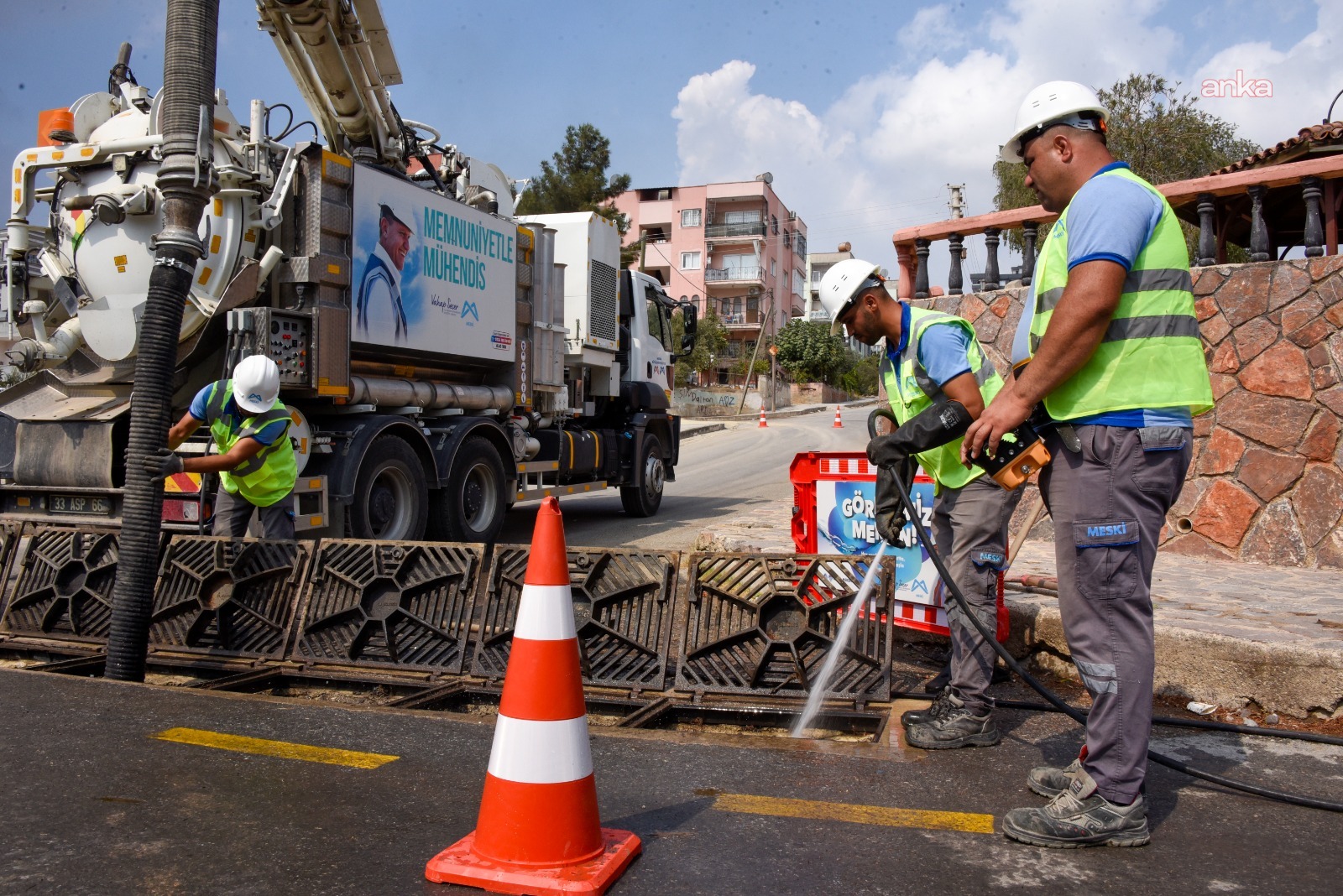 MESKİ, yağmur suyu hatları ve ızgaralarında çalışmalarını sürdürüyor