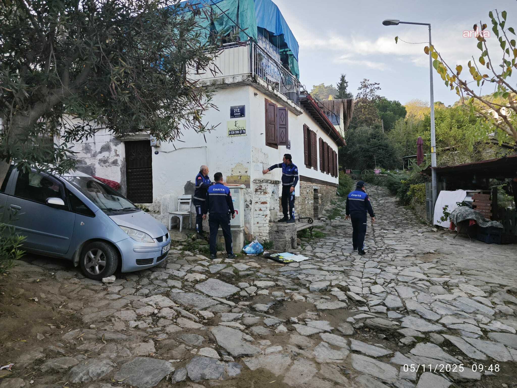 Efes Selçuk’ta görüntü kirliliği yaratan tabelalar kaldırılıyor