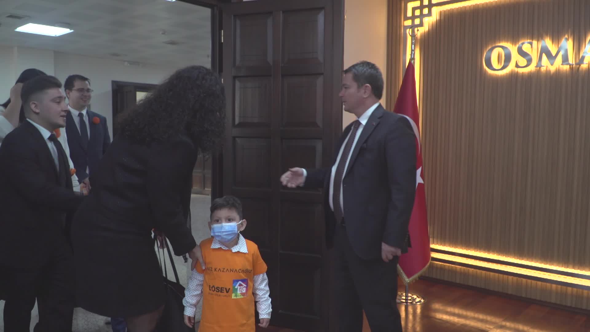 Osmangazi Belediye Başkanı Aydın, lösemiyi yenen çocukları makamında ağırladı