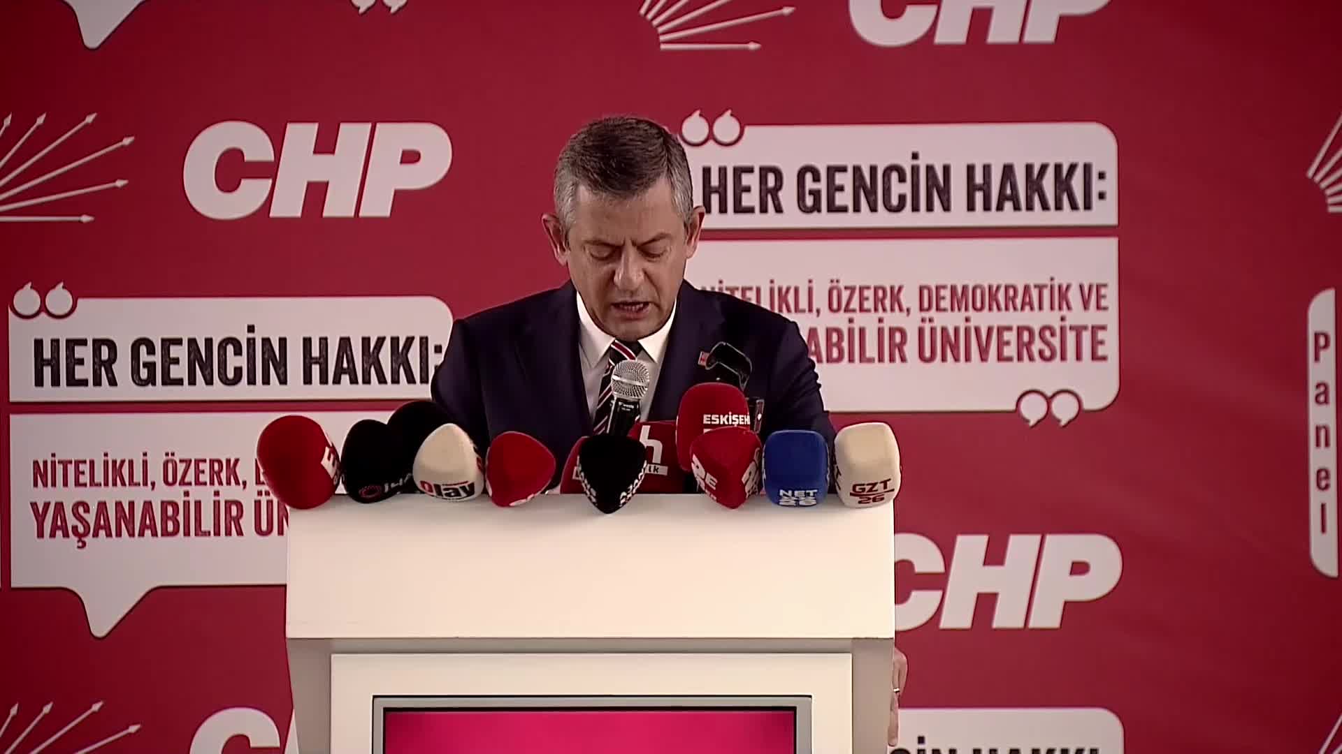 Özgür Özel: “Karanlığın panzehri yanan bir tek ışıktır. Kötüler hiçbir zaman kazanmaz. Karanlık yerine aydınlık kazanır”