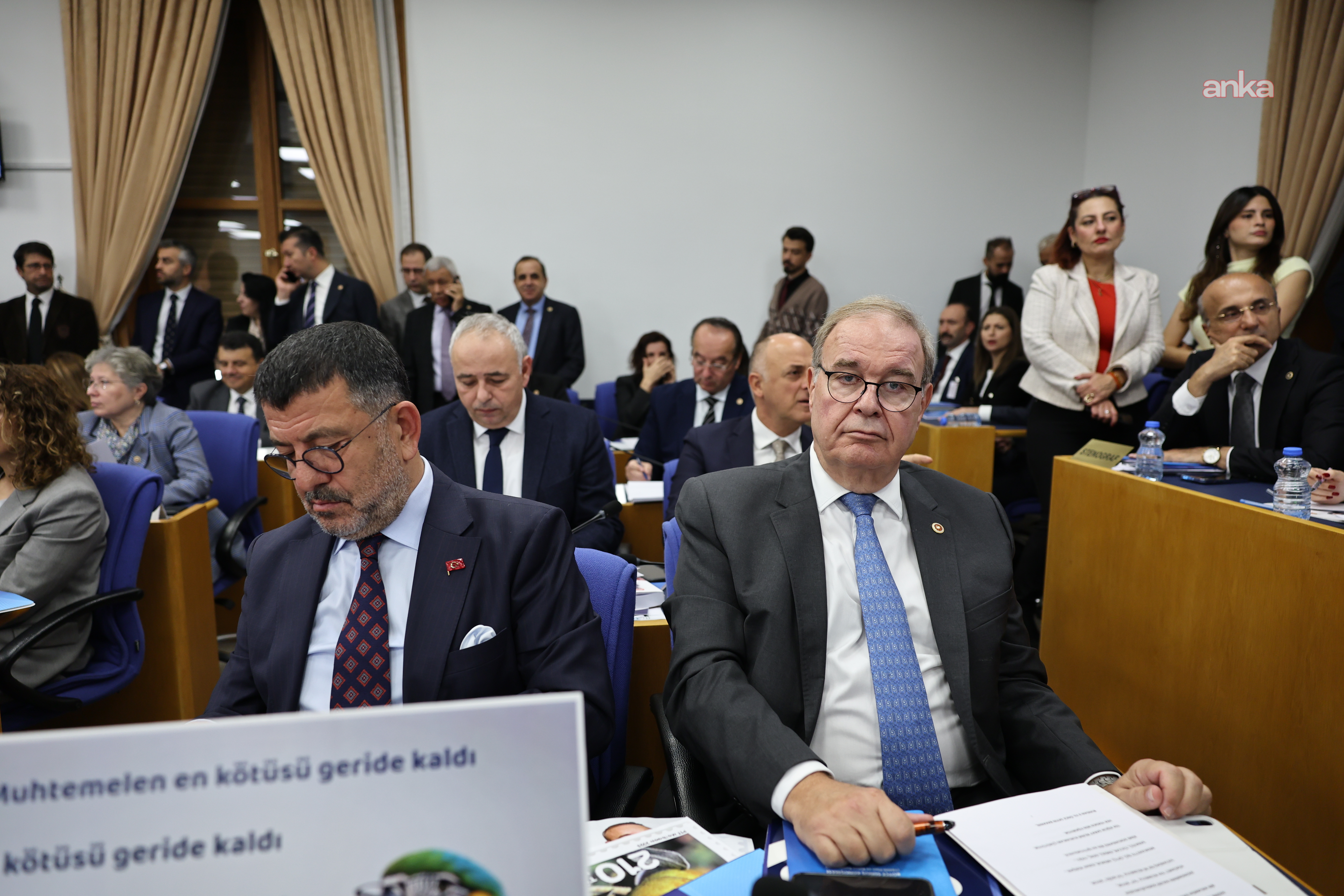 2026 bütçesi Plan ve Bütçe Komisyonu'nda...Faik Öztrak: "Enflasyonla mücadeleden anlaşılan faiz lobileriyle birlikte sıcak para partileri verip milletin alın terini masaya sürmek"
