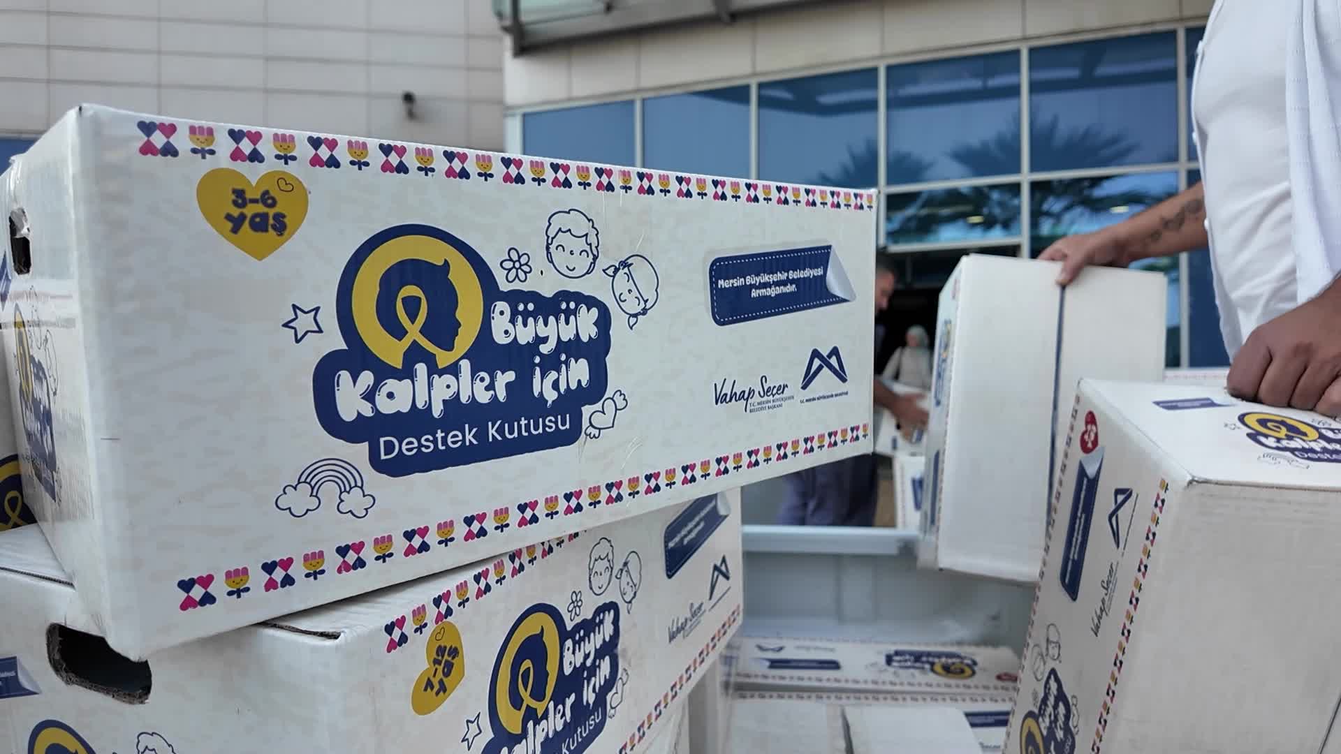 Mersin Büyükşehir Belediyesi'nden lösemili çocuklara moral desteği