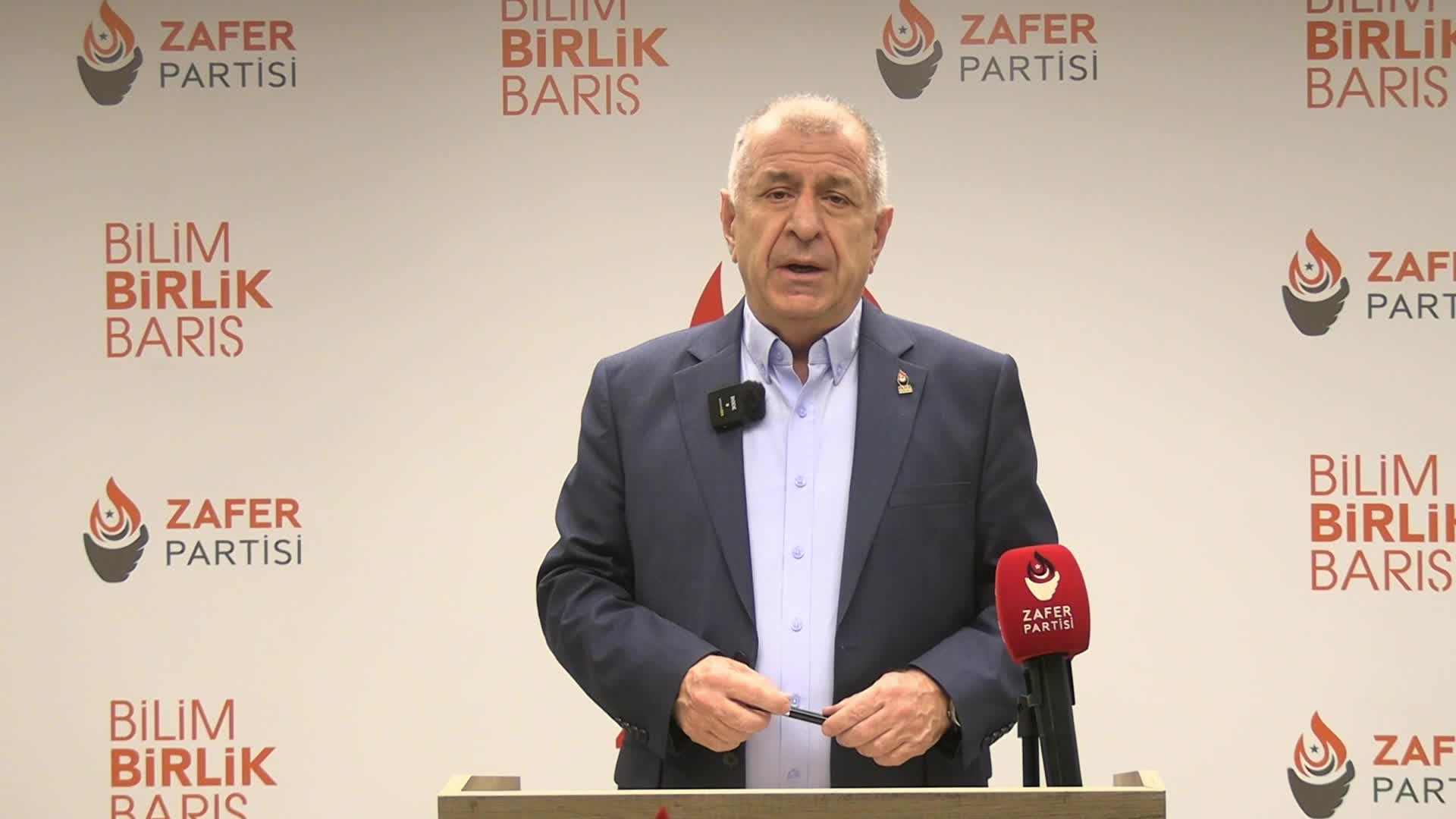 Ümit Özdağ'dan, Davutoğlu'na tepki: "Foreign Affairs Dergisi, seni ‘ABD’nin Ankara’daki’ adamı diye ifade etti mi etmedi mi?"