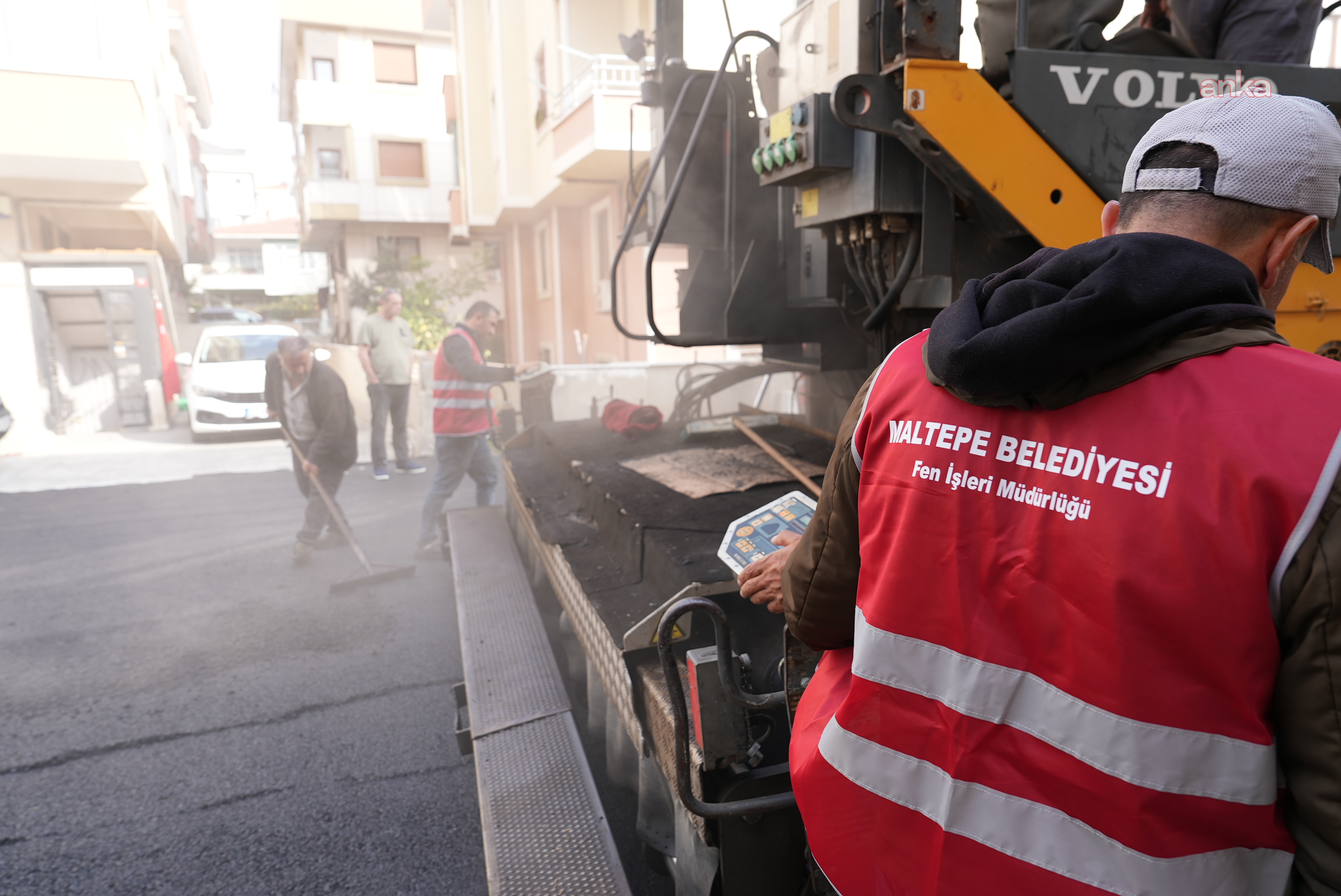 Maltepe Belediyesi, asfalt çalışmalarını sürdürüyor