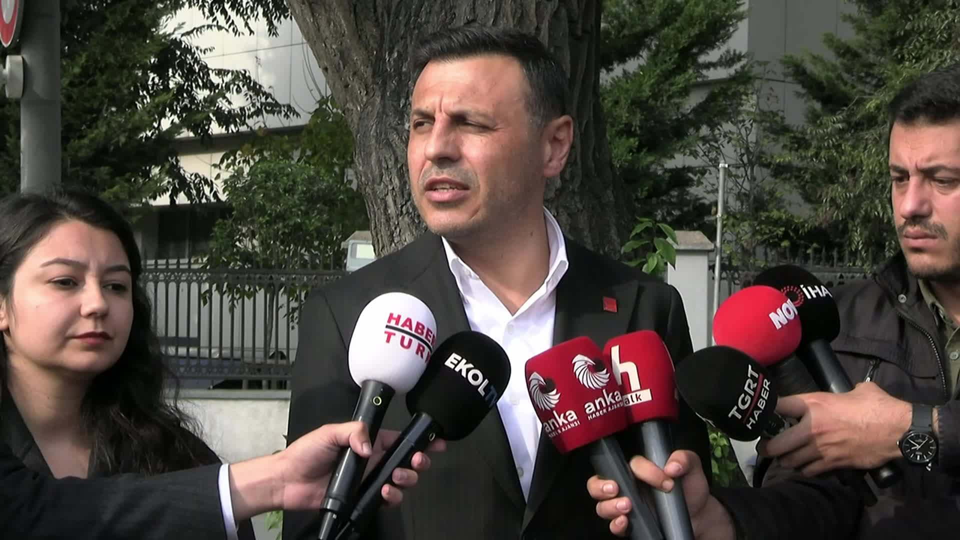 Özgür Çelik: “Toplumun, gazetecilerin önüne korku duvarları örmek istiyorlar”