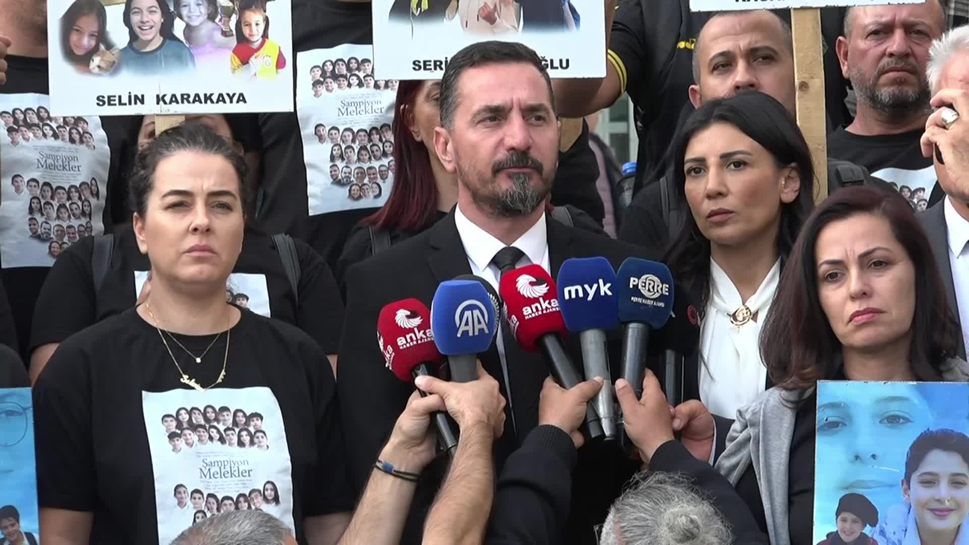 Depremde 72 kişiye mezar olan İsias Otel davasında kamu görevlisi sanıkların tutuklanması talebi reddedildi... Mağdur aileler: "Yeter artık, doğru kararları verin"