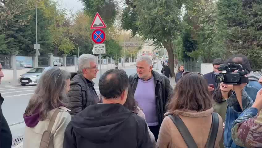 Gazeteci Ruşen Çakır da serbest bırakıldı... 5 gazeteciye yurt dışı çıkış yasağı getirildi