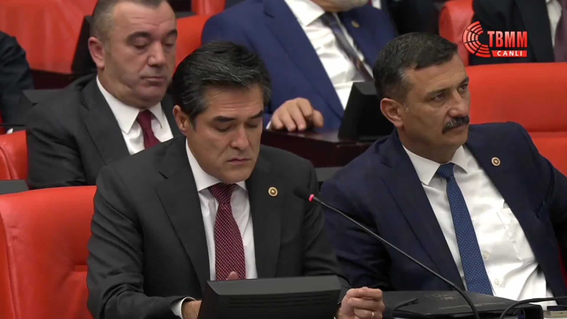 TBMM Genel Kurulu'nda 6 gazetecinin ifadeye çağrılmasına tepki gösterildi