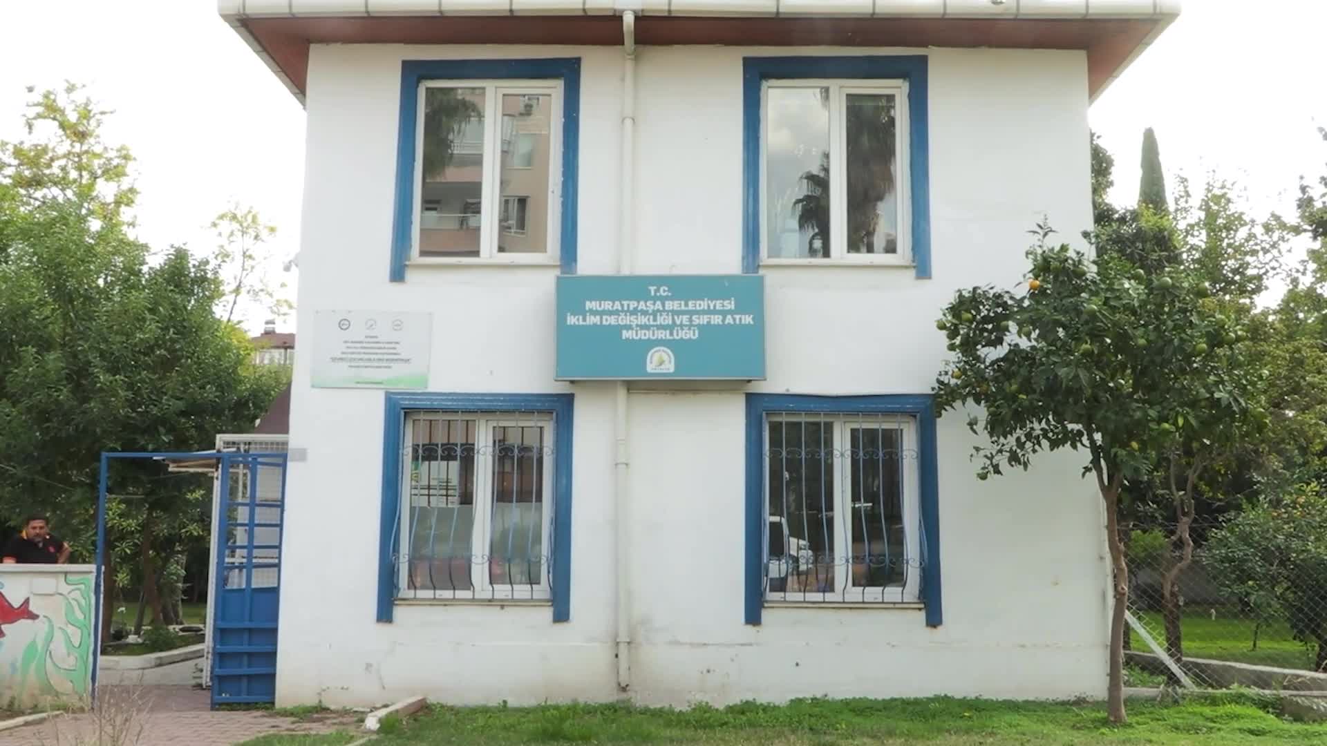 Muratpaşa'da vatandaşlar, mikro yeşilliklerle minyatür bahçeler oluşturdu