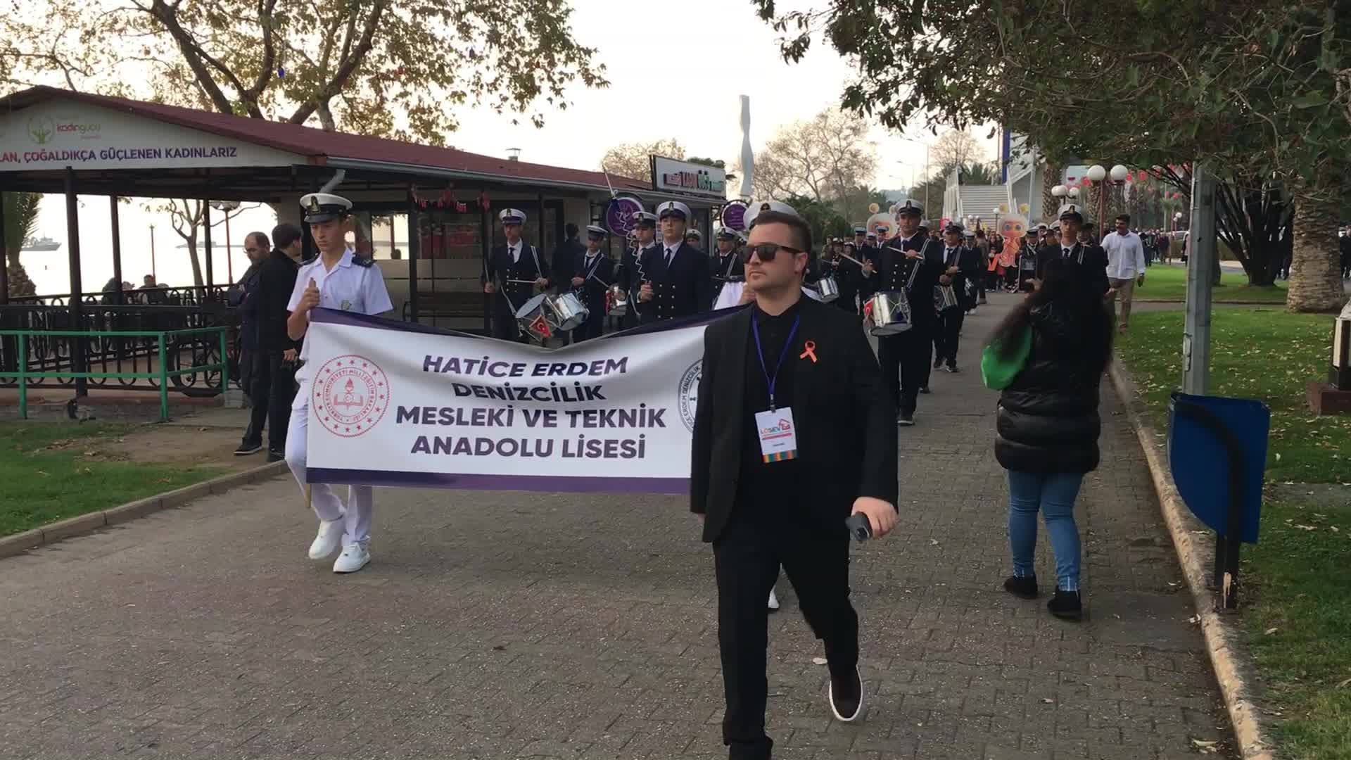 Lösemili çocuklara destek için Karadeniz Ereğli'de kortej düzenlendi