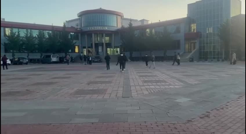 Van Yüzüncü Yıl Üniversitesinde öğrenci eylemine müdahale: Tüm üniversitelere destek çağrısı
