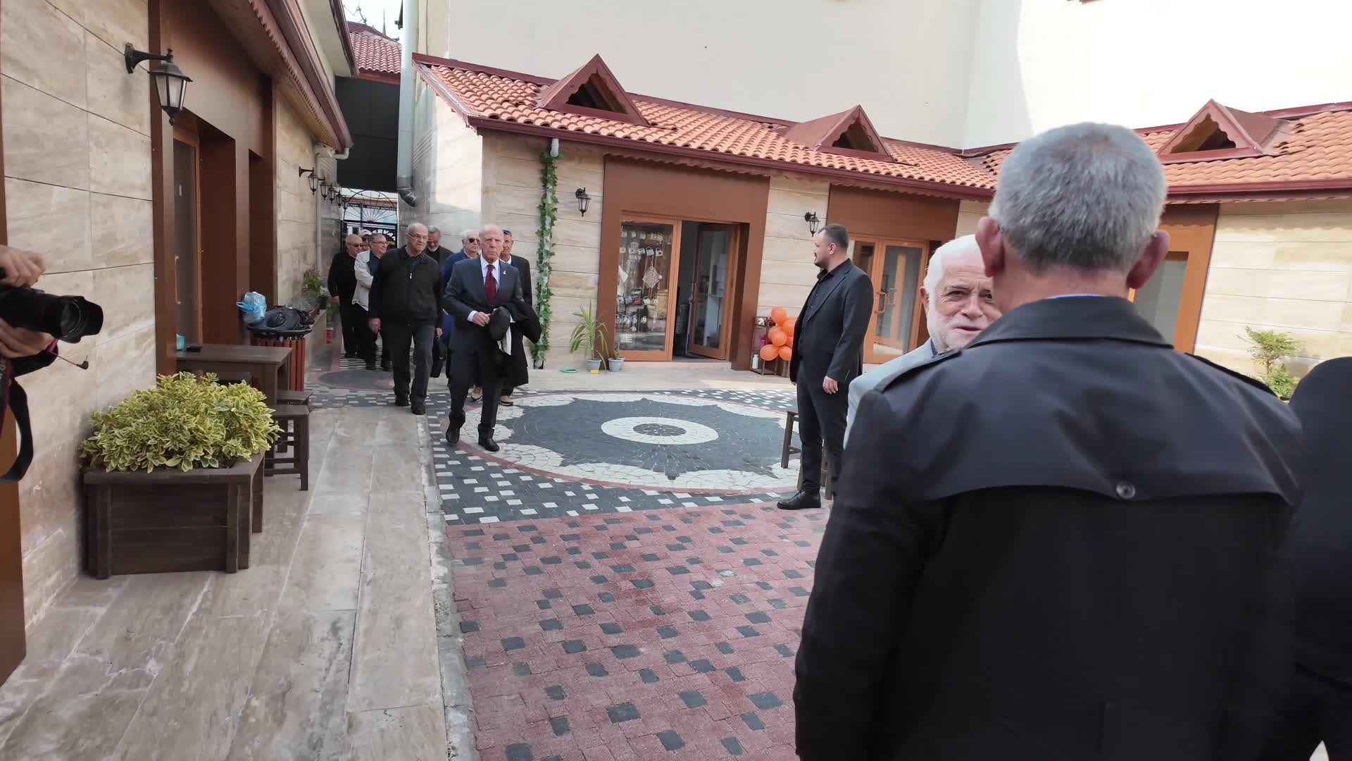 Çeşitli nedenlerle göç eden Yozgatlılar, memleketlerine gelerek hasret giderdi