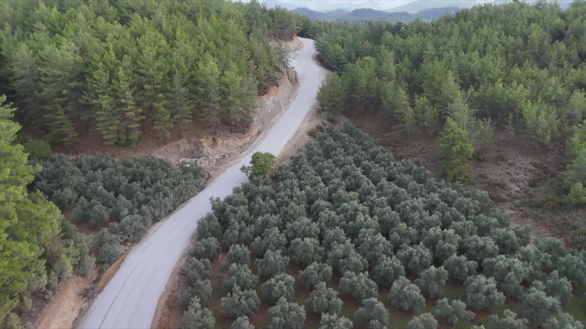Muğla Büyükşehir Belediyesi, Köyceğiz'deki yol çalışmalarına devam ediyor