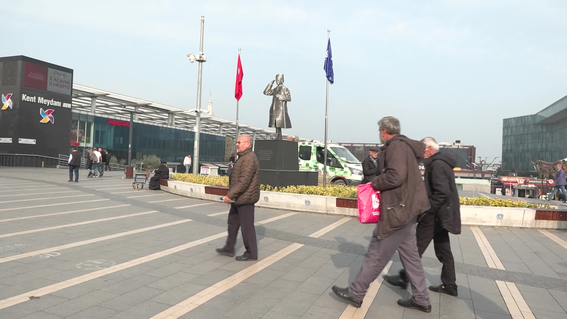 Bursalılar, Atatürk’e olan özlemlerini anı defterlerinde yaşatıyor