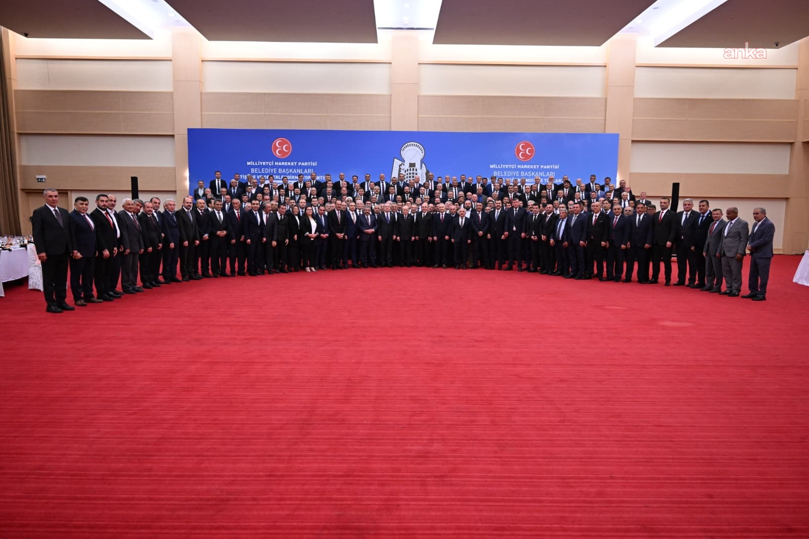 MHP lideri Bahçeli belediye başkanlarıyla bir araya geldi