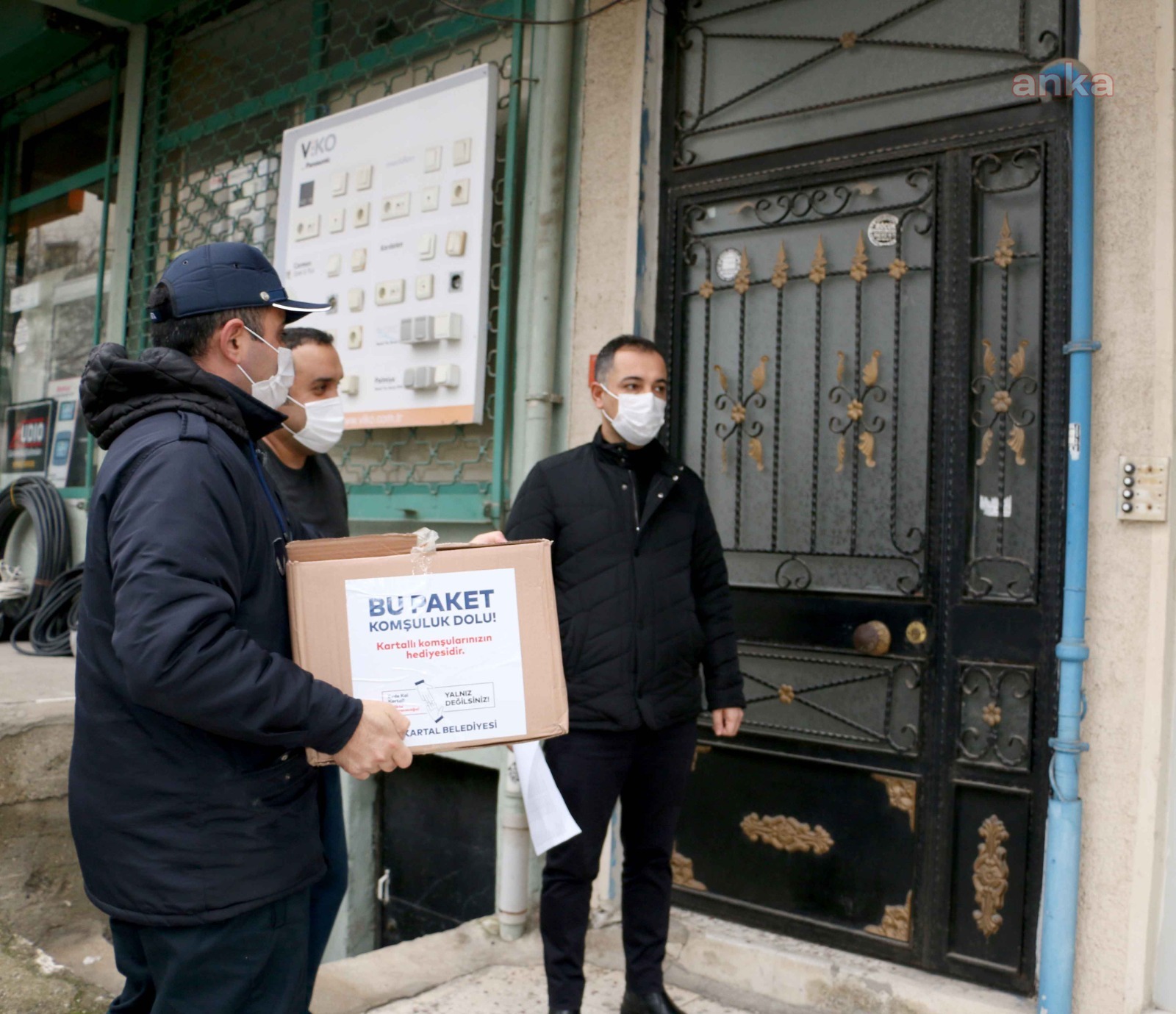 KARTAL BELEDİYESİ'NDEN KAHVEHANE ESNAFINA ERZAK DESTEĞİ