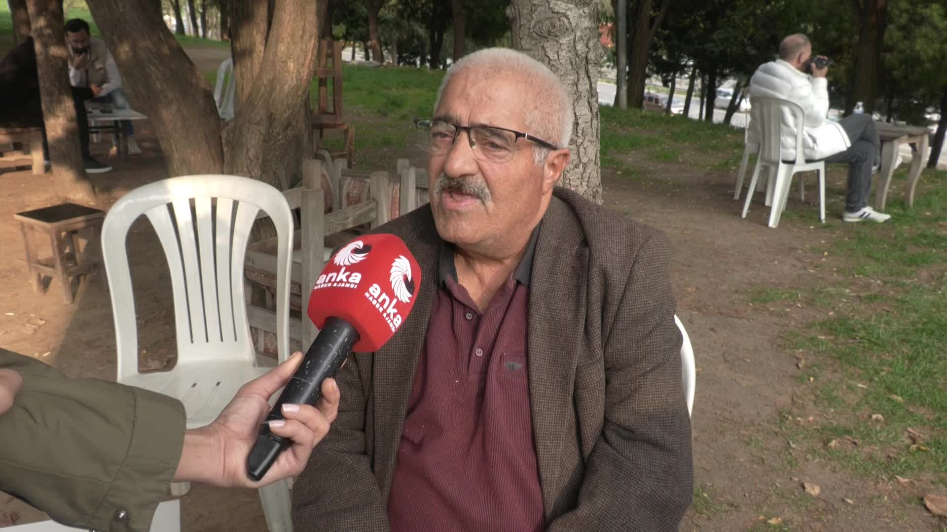 Emekliler: Biz açız!.. Biz 'açız' derken bir slogan atmıyoruz, bir gerçeği haykırıyoruz... Bıktık, seçim istiyoruz!