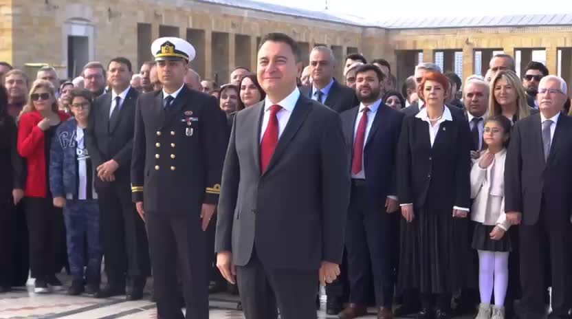 Ali Babacan ve DEVA Partisi heyeti Ata'nın huzurunda: "Farklılıklarımızı zenginlik, ortak paydamızı demokrasi olarak görmeye devam edeceğiz"