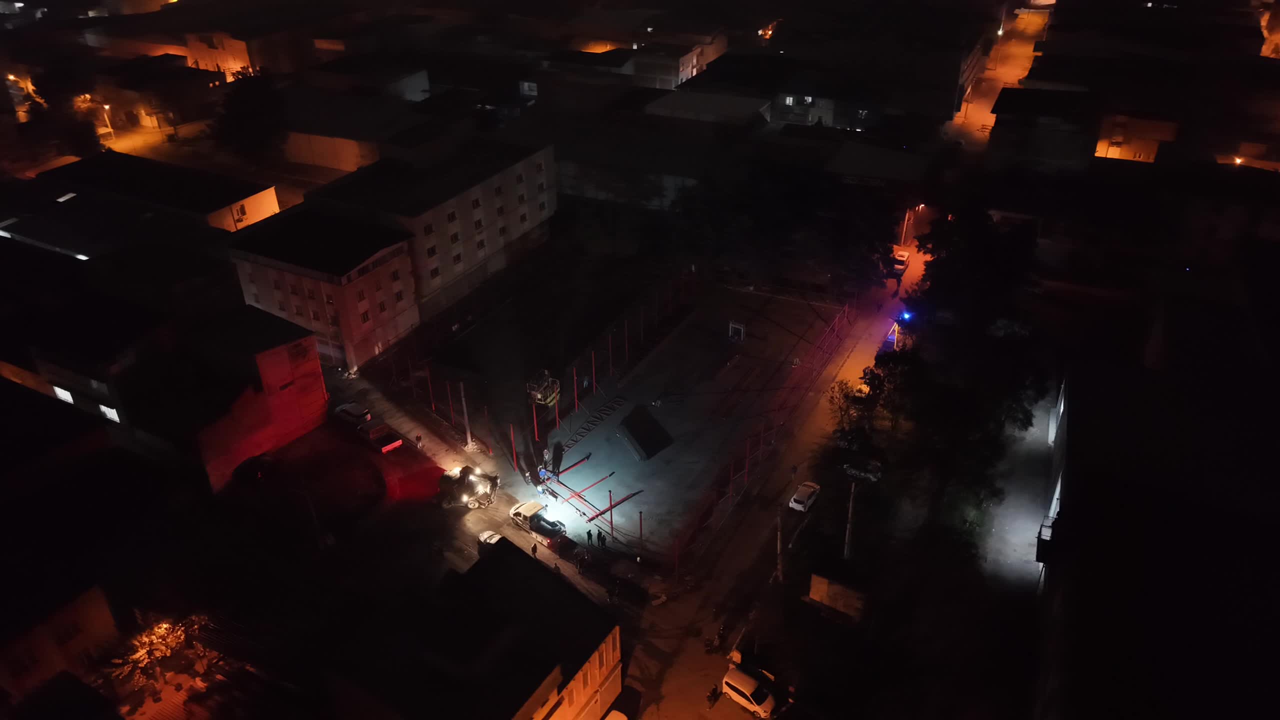 Buca Belediyesi'nden Hazine arazisinde kaçak yapıya gece operasyonu