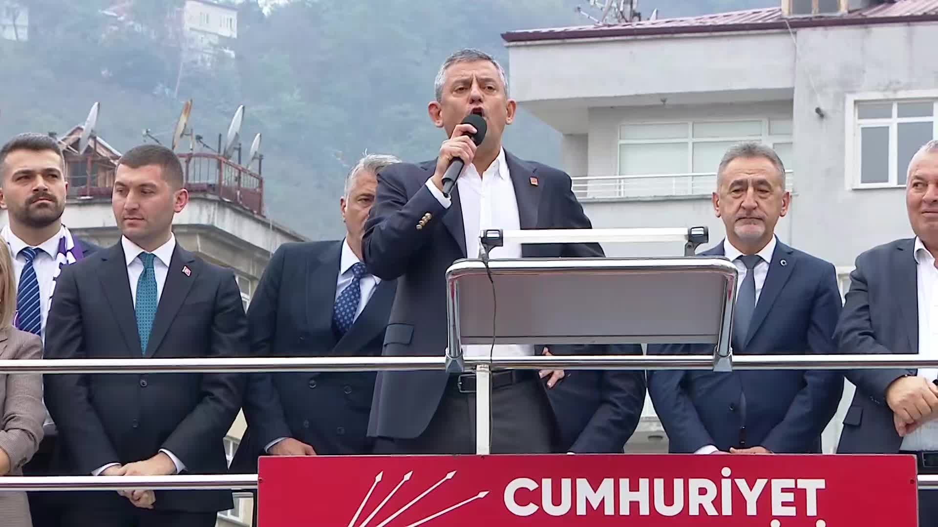 CHP'nin "Millet İradesine Sahip Çıkıyor" mitingi... Özgür Özel: "Bütün savcılara yasak olan bir şey, bir savcıya serbest olamaz"