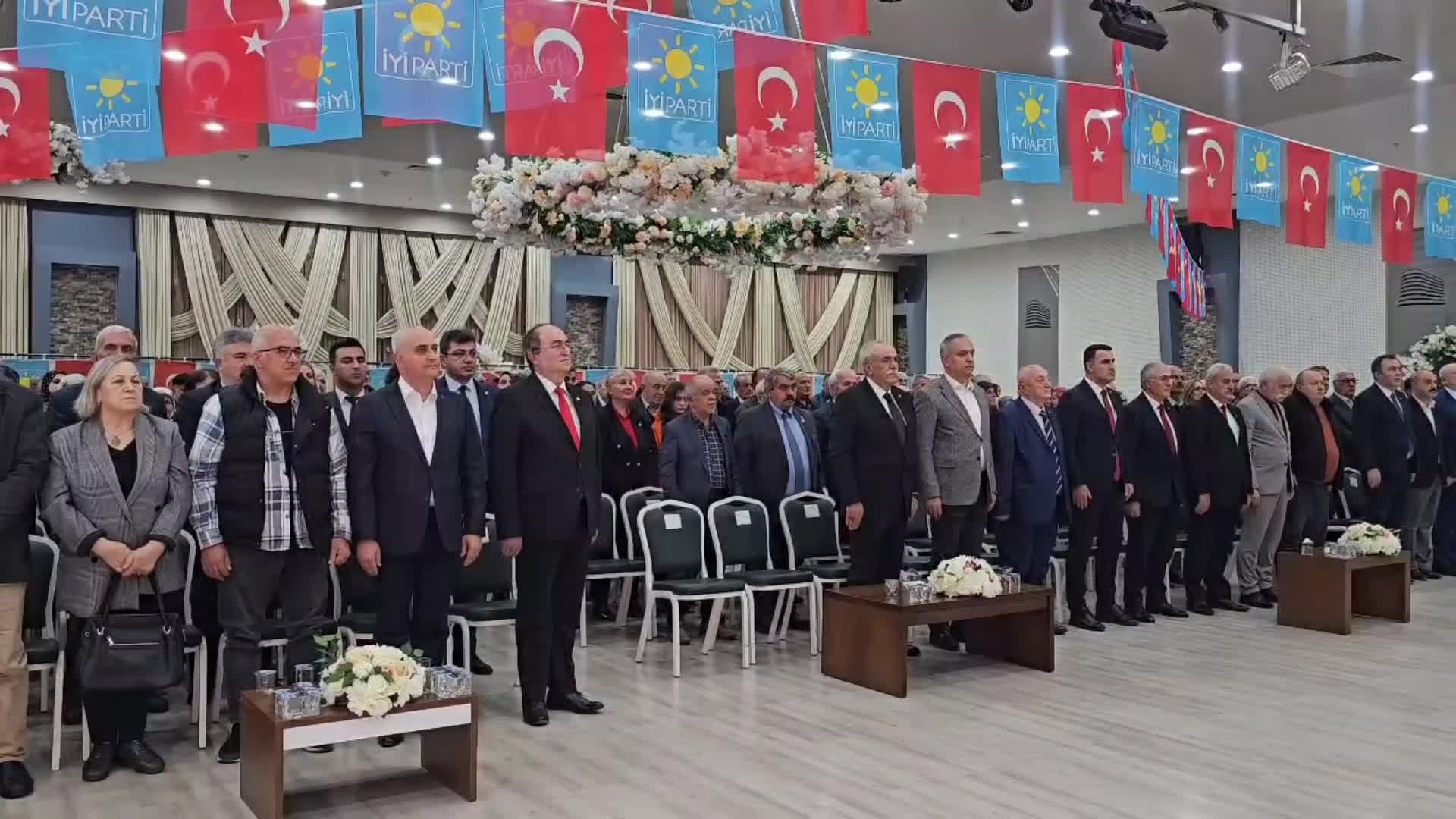 İYİ Partili Cumali Durmuş: "Sayın Tayyip Erdoğan, heykeli dikilsin istiyor, senin biblonu dikmez bu millet"