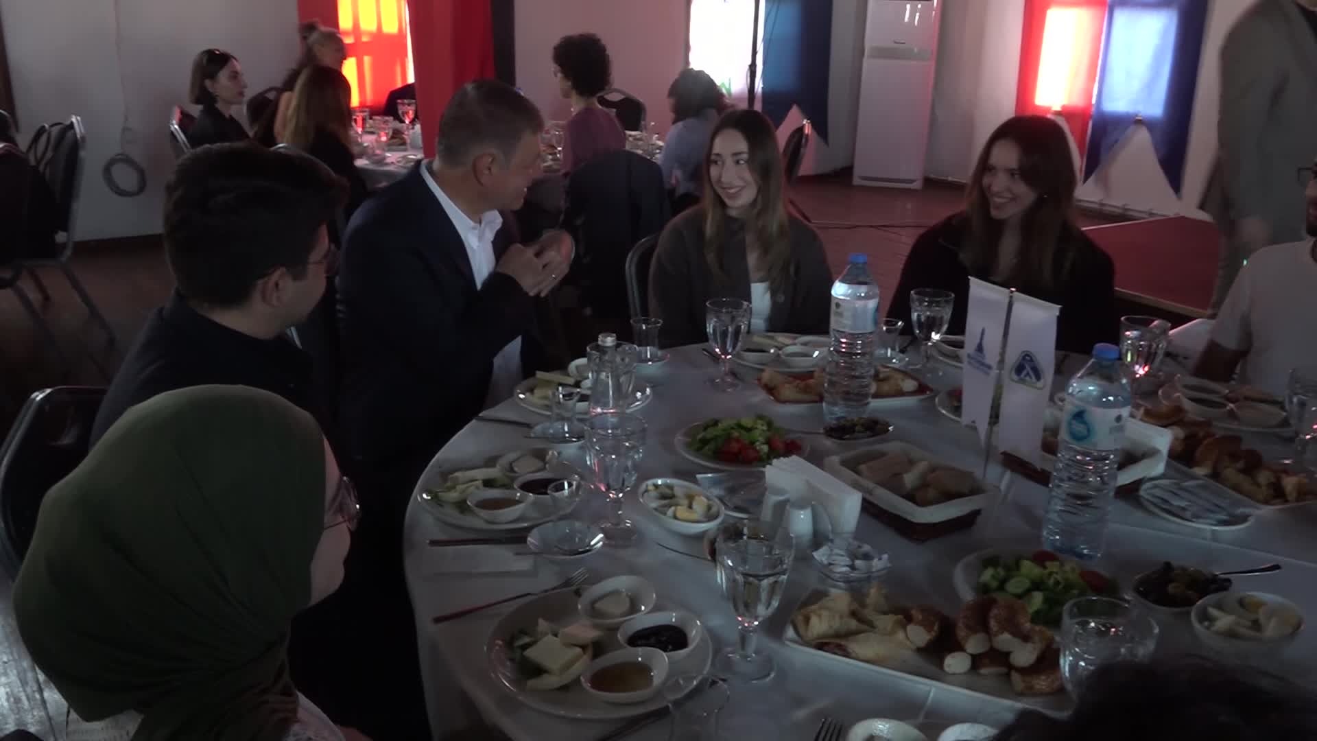 Yuvamız İzmir çocukları “Geleceğin Atölyeleri” projesinde üniversiteli abla ve ağabeyleri ile buluşacak