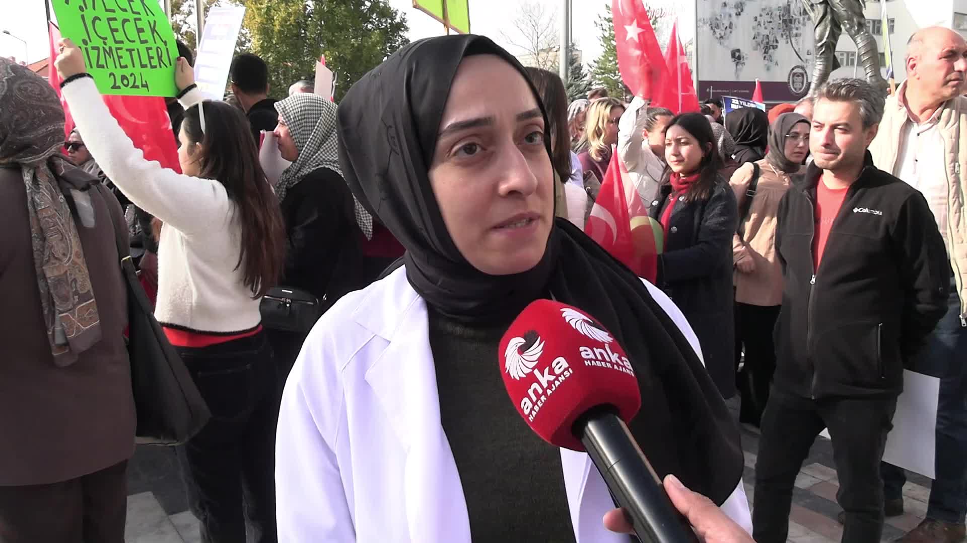 2024 KPSS'de dereceye giren ancak atama  bekleyen öğretmenler Ulus'ta eylem yaptı: "24 Kasım'da ek atama haberi bekliyoruz"