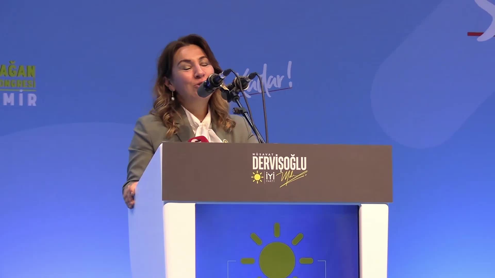 İYİ Parti İzmir’de Ülkü Doğan güven tazeledi: "Bu kongre bizim miladımız"