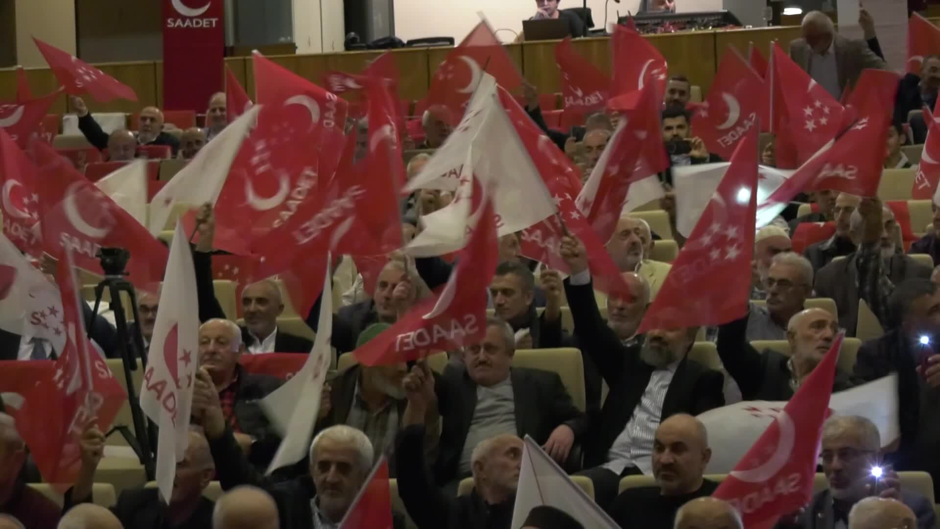 Mahmut Arıkan Rize'de:  " 'Dindar nesil yetiştireceğiz' diye yola çıktık, uyuşturucu müptelası bir nesille karşı karşıya kaldık"