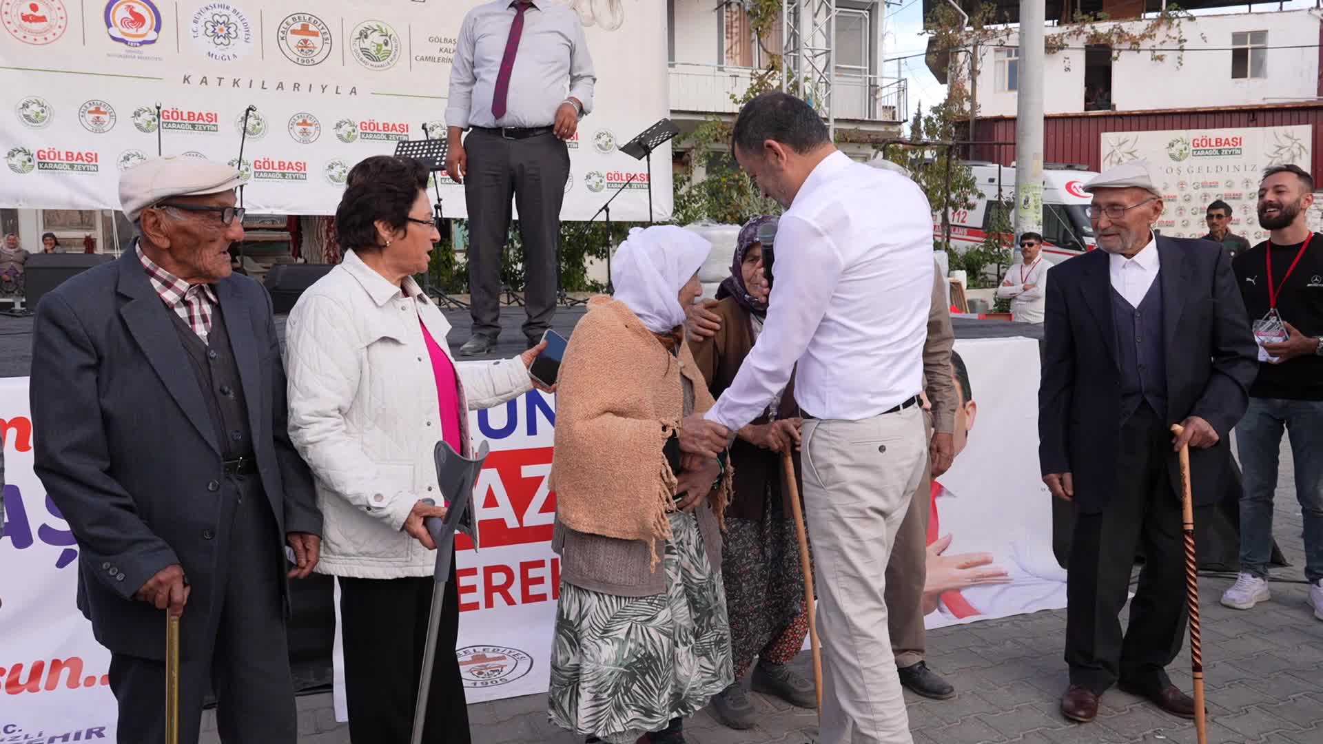 95 yaşındaki Hilmiye teyzenin "Andımız"ı okuması duygulandırdı