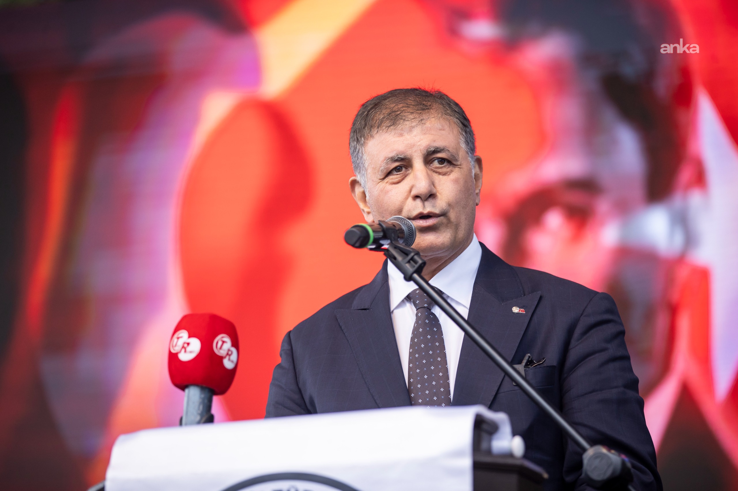 İzmir Büyükşehir Belediye Başkanı Tugay: “Atatürk, en büyük eseri olan Cumhuriyet ile sonsuza dek yaşayacak”