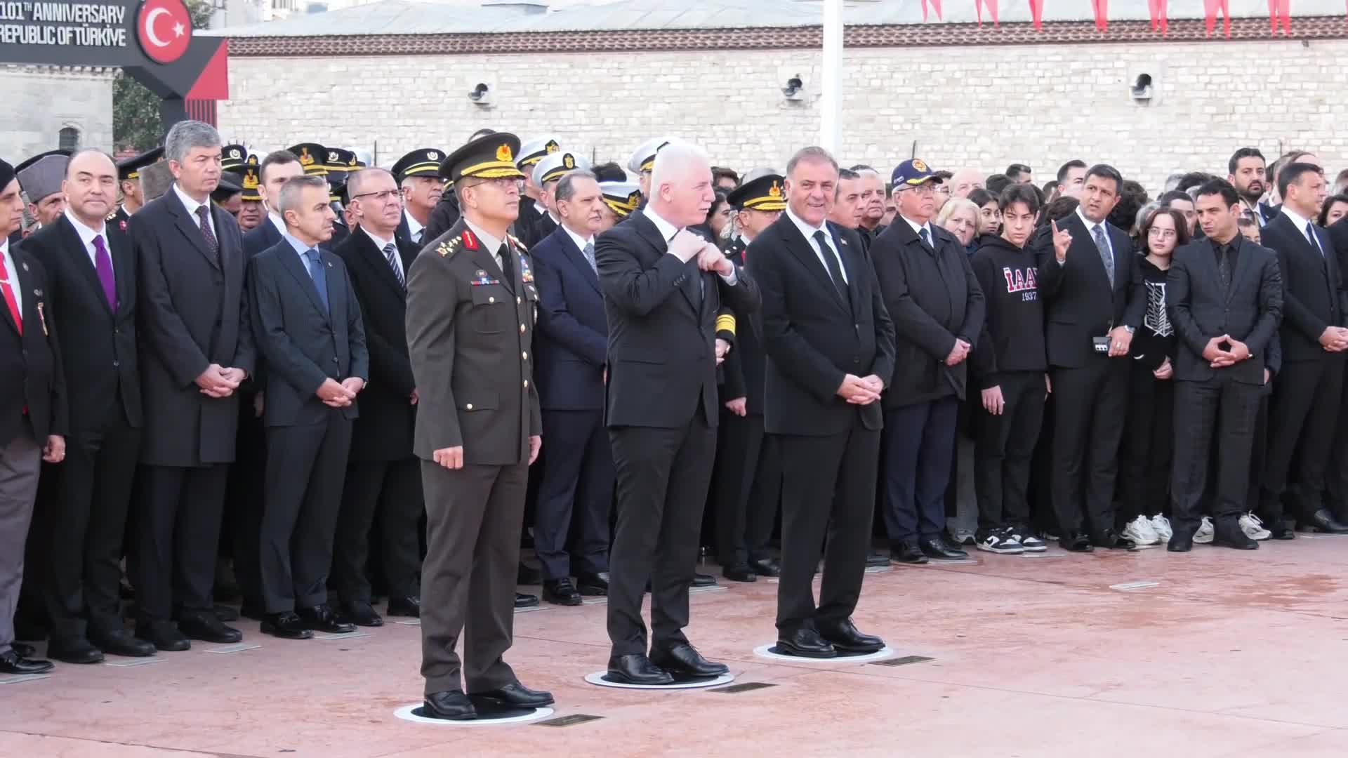 Taksim’deki 10 Kasım anmasında AK Parti çelengi bırakılmadı