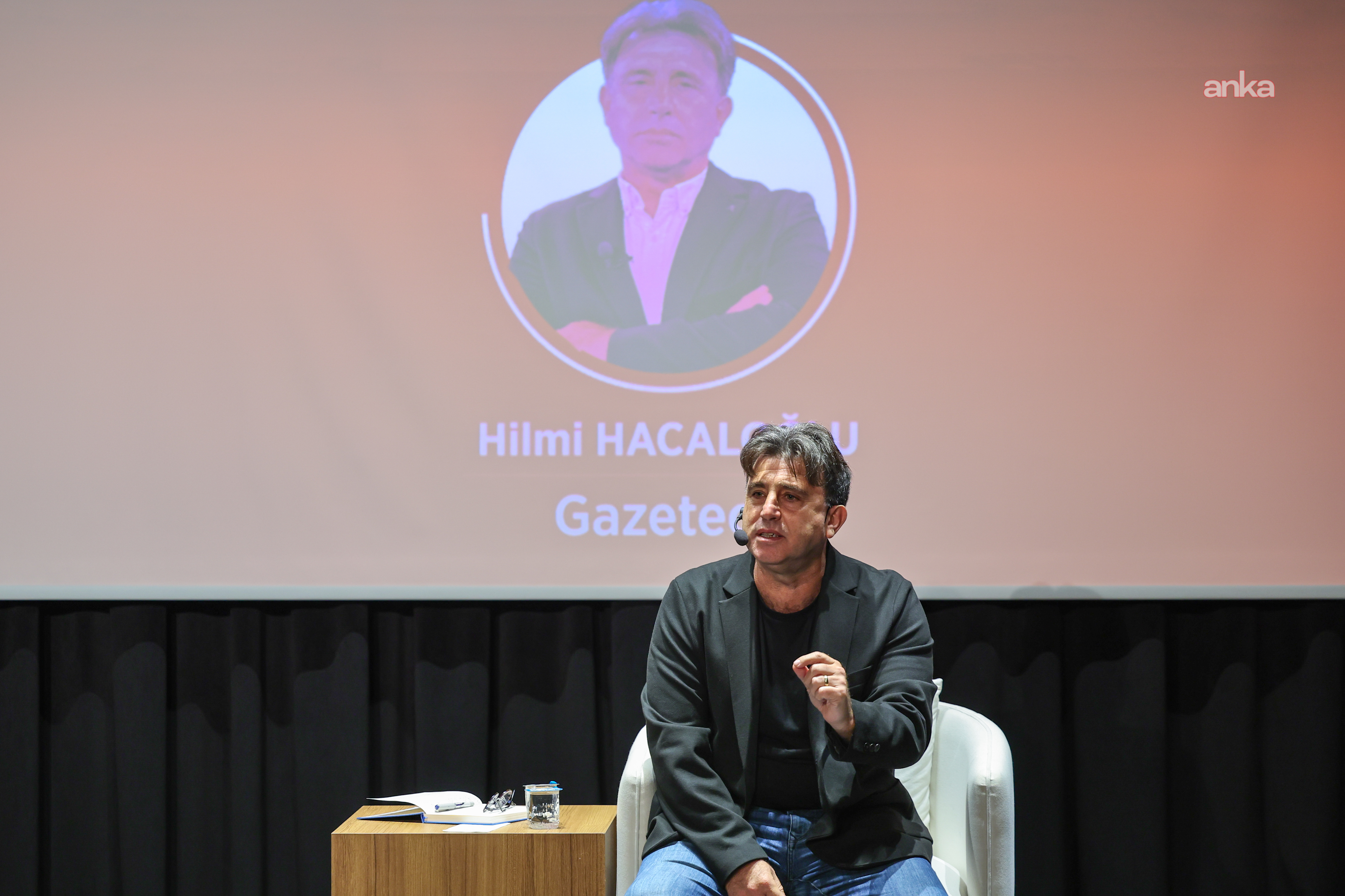 Maltepe'de “Kent Söyleşileri”nin konuğu, gazeteci Hilmi Hacaloğlu oldu
