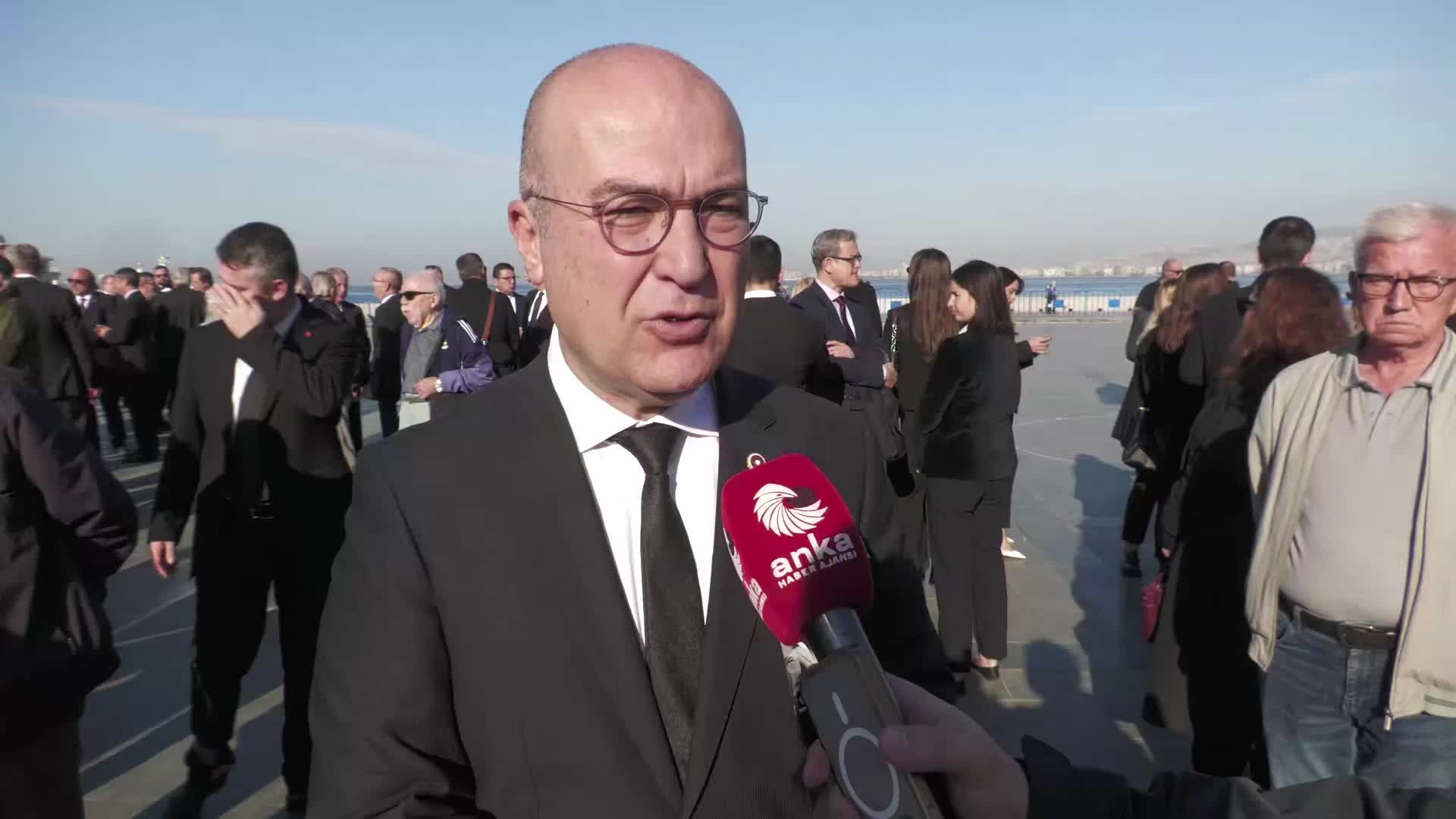 CHP'li Bakan’dan 10 Kasım tepkisi: 10 Kasım'da okullara Atatürk'ün fotoğrafını yanına Erdoğan'ın fotoğrafını asmanın anlamı ne?