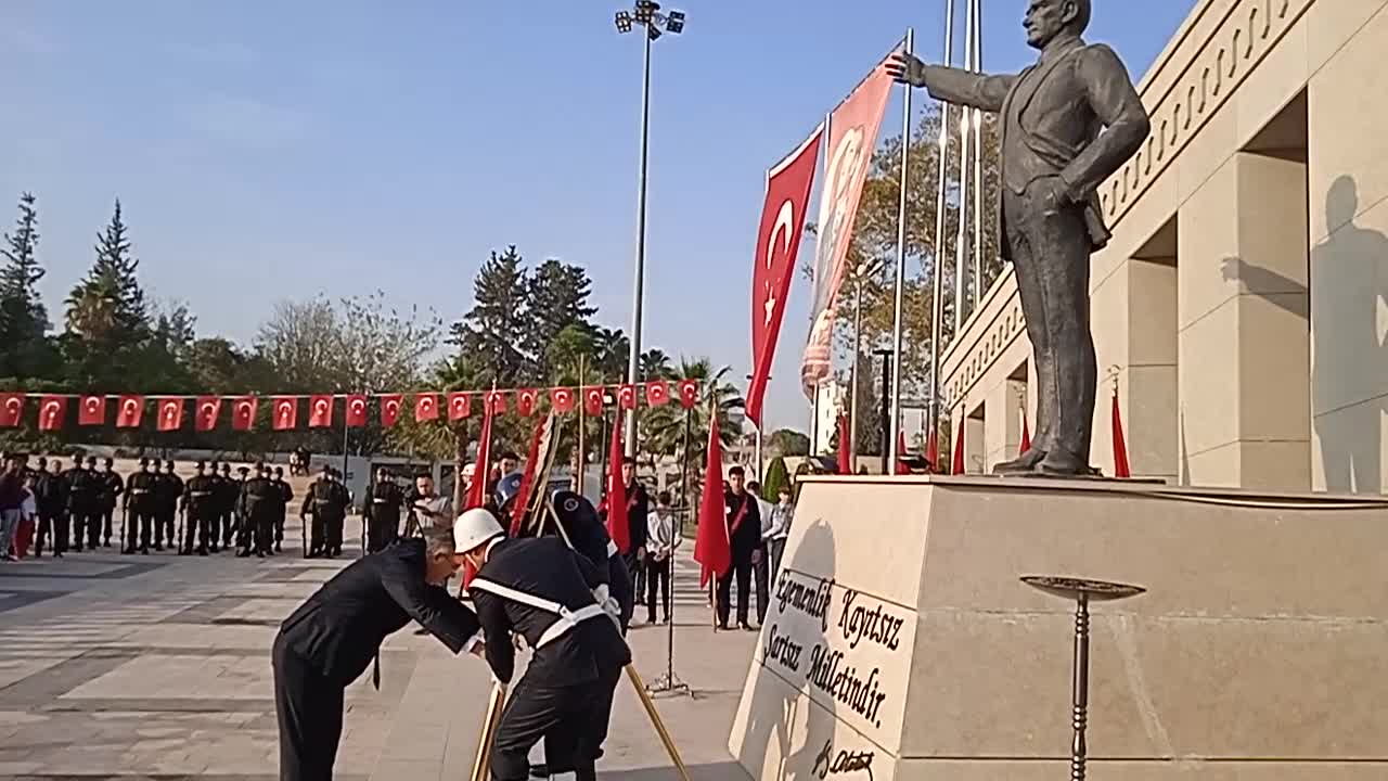 Büyük Önder Atatürk'ü anıyoruz... Osmaniye'de 10 Kasım töreni düzenlendi