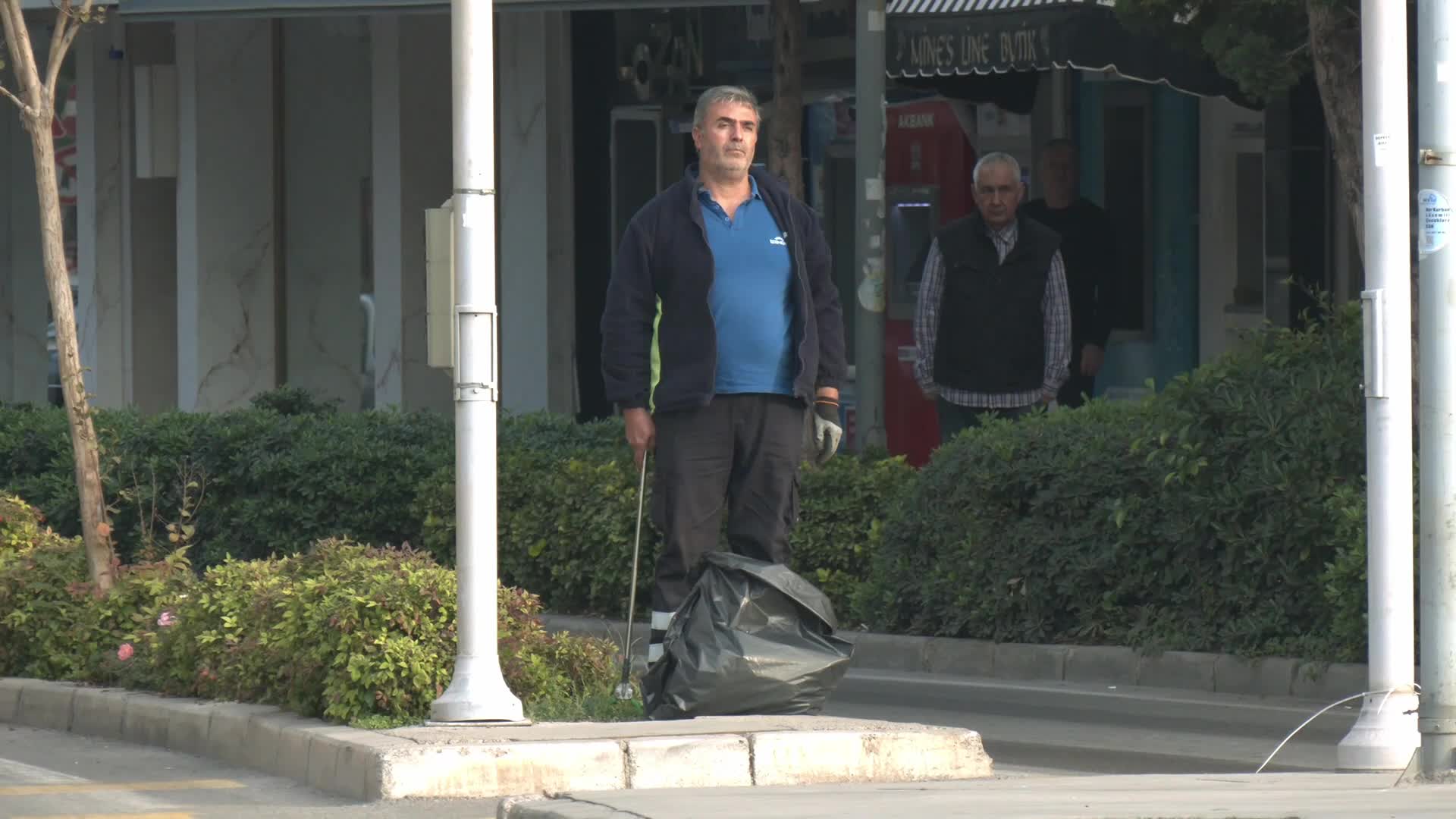 İzmir’de 10 Kasım’da hayat 09.05’te durdu: Ara tatile rağmen öğrenciler okullara akın etti