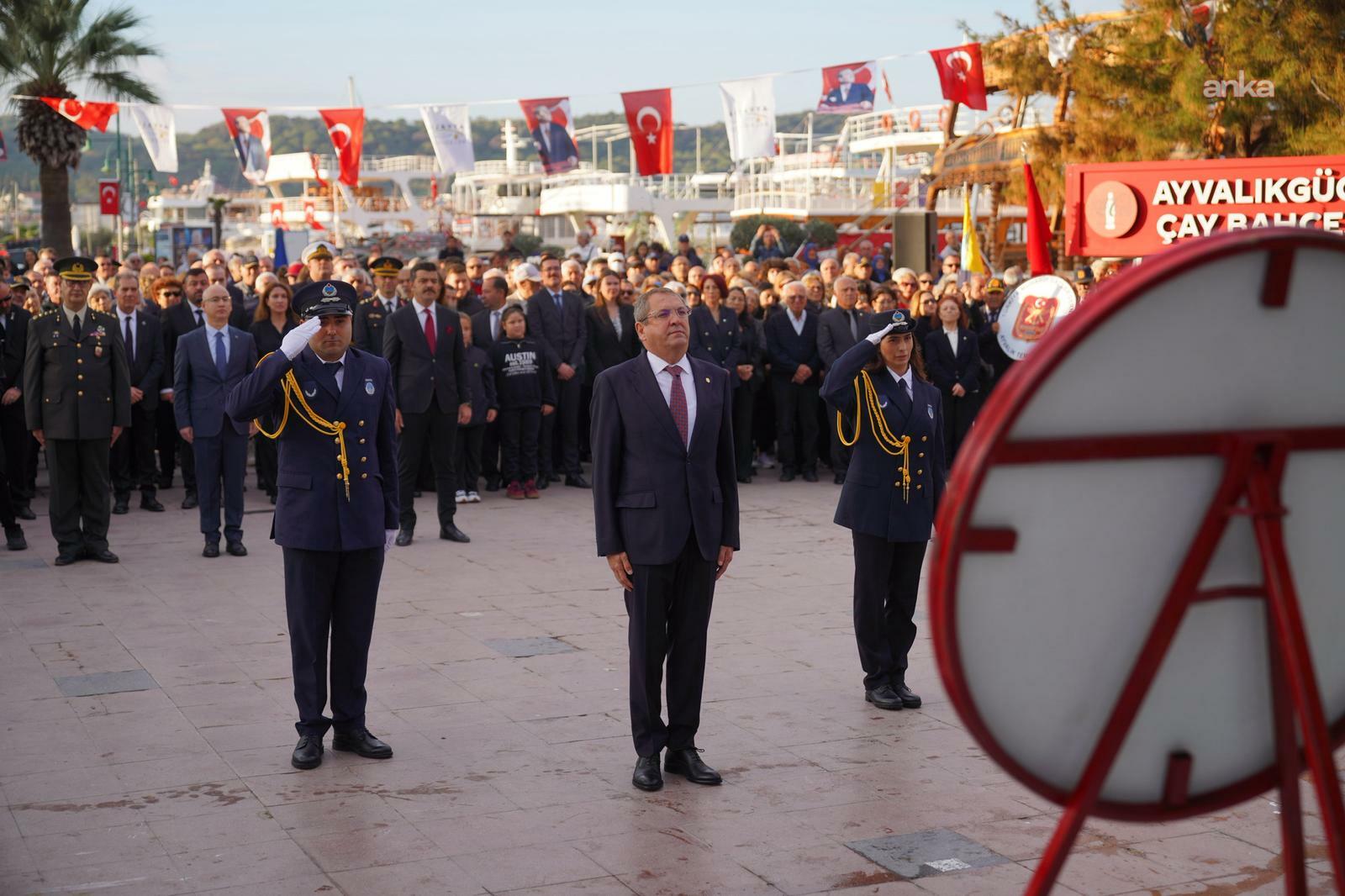 Atatürk, Ayvalık Cumhuriyet Meydanı’nda düzenlenen törenle anıldı