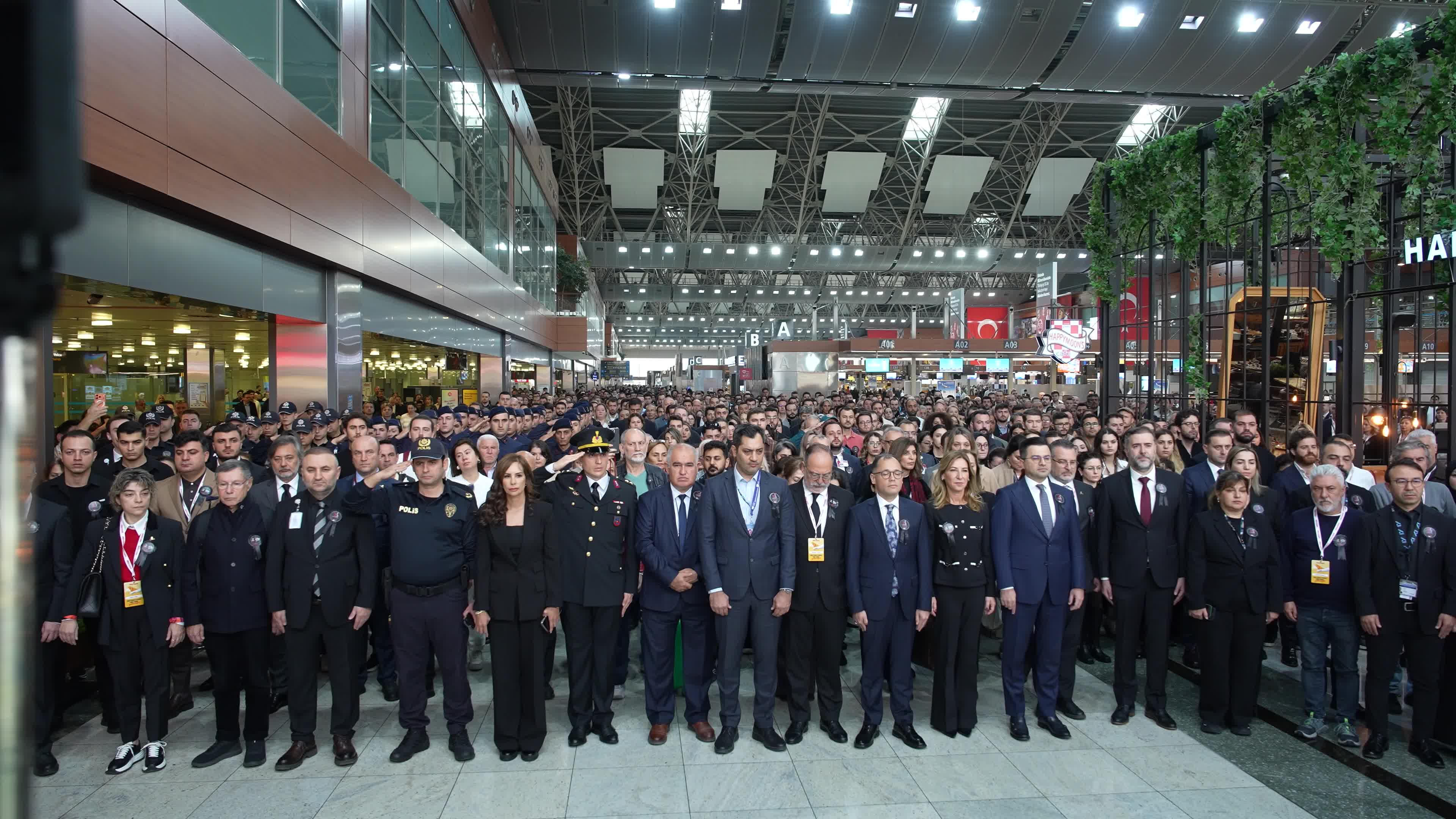 Atatürk, 10 Kasım’da İstanbul Sabiha Gökçen’de anıldı