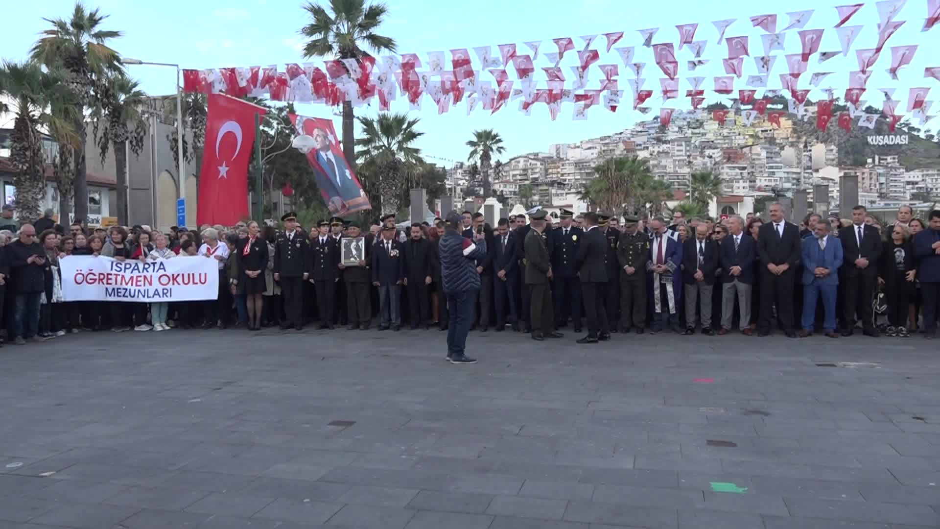 Atatürk, Kuşadası'nda törenle anıldı