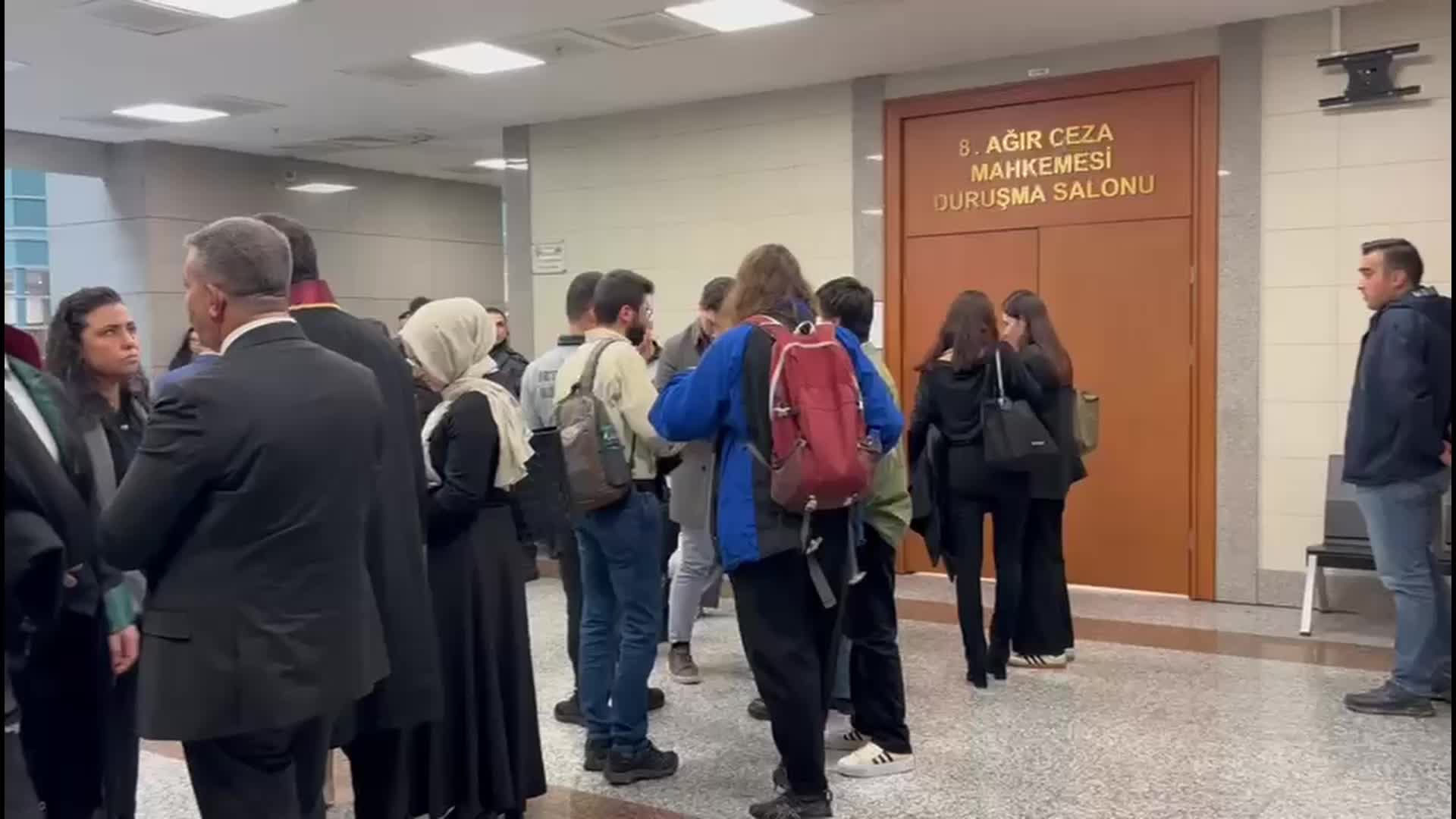Tazminatını almak için gittiği holding binası önünde dövülerek öldürülen Erol Eğrek davasında tutuklu kalmadı