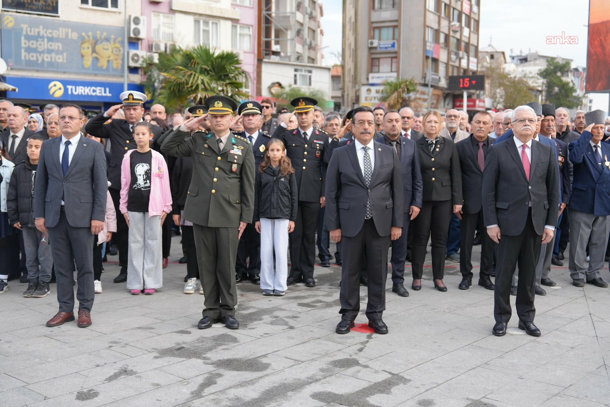 Burhaniye Cumhuriyet Meydanı'nda 10 Kasım anması