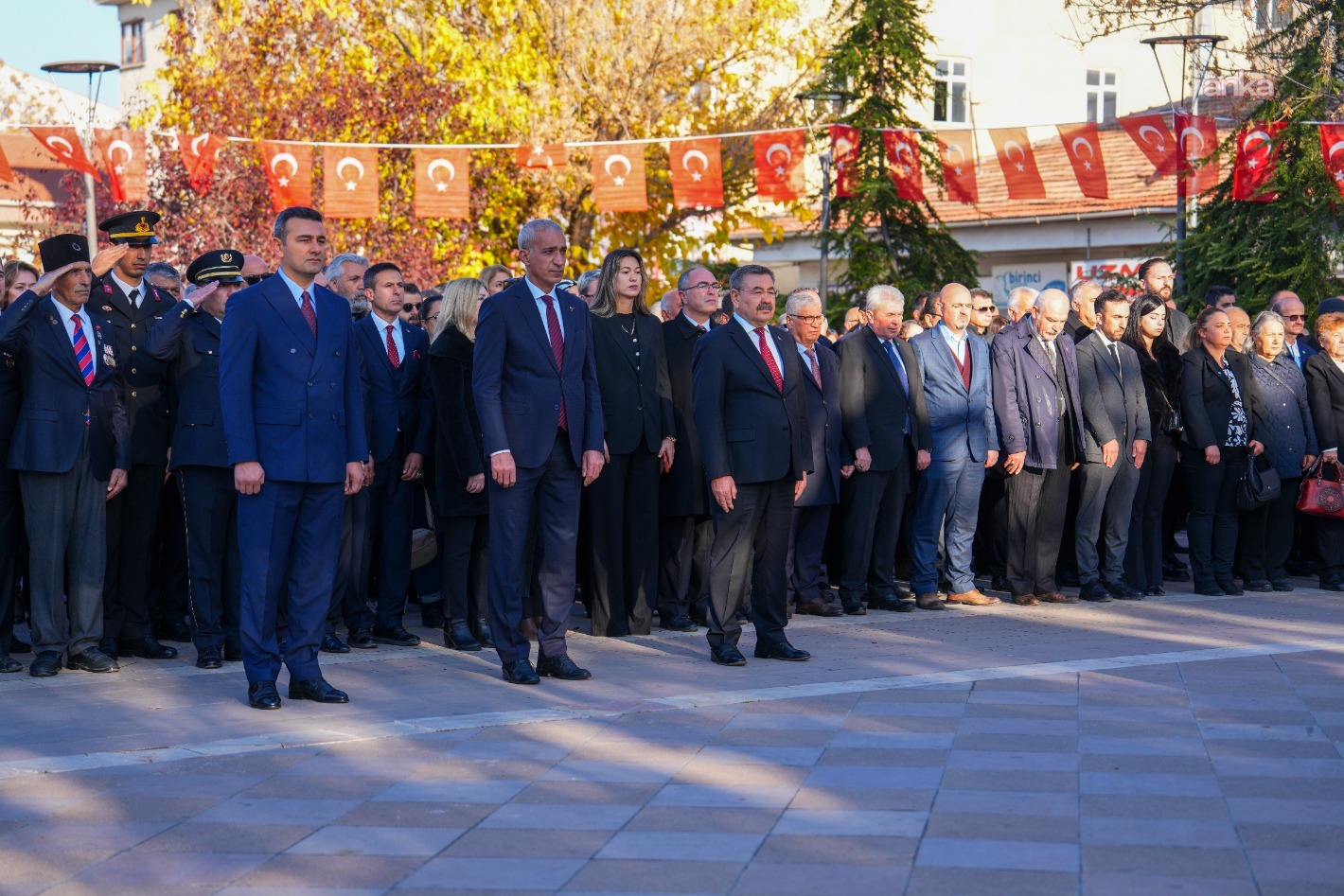 Gölbaşı, Atatürk'ü andı... Belediye Başkanı Odabaşı: “10 Kasım, yalnızca bir matem günü değil; Cumhuriyeti sonsuza dek yaşatma kararlılığımızı tazelediğimiz bir gün”